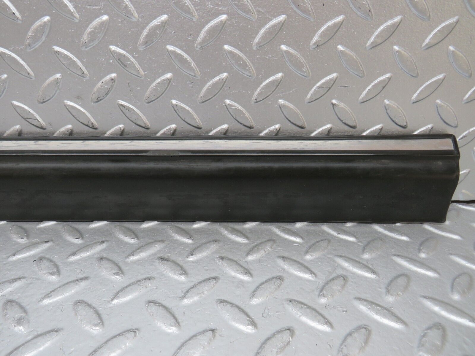 27900 Mercedes-Benz W123 280E Rear Left Door Lower Moulding Trim