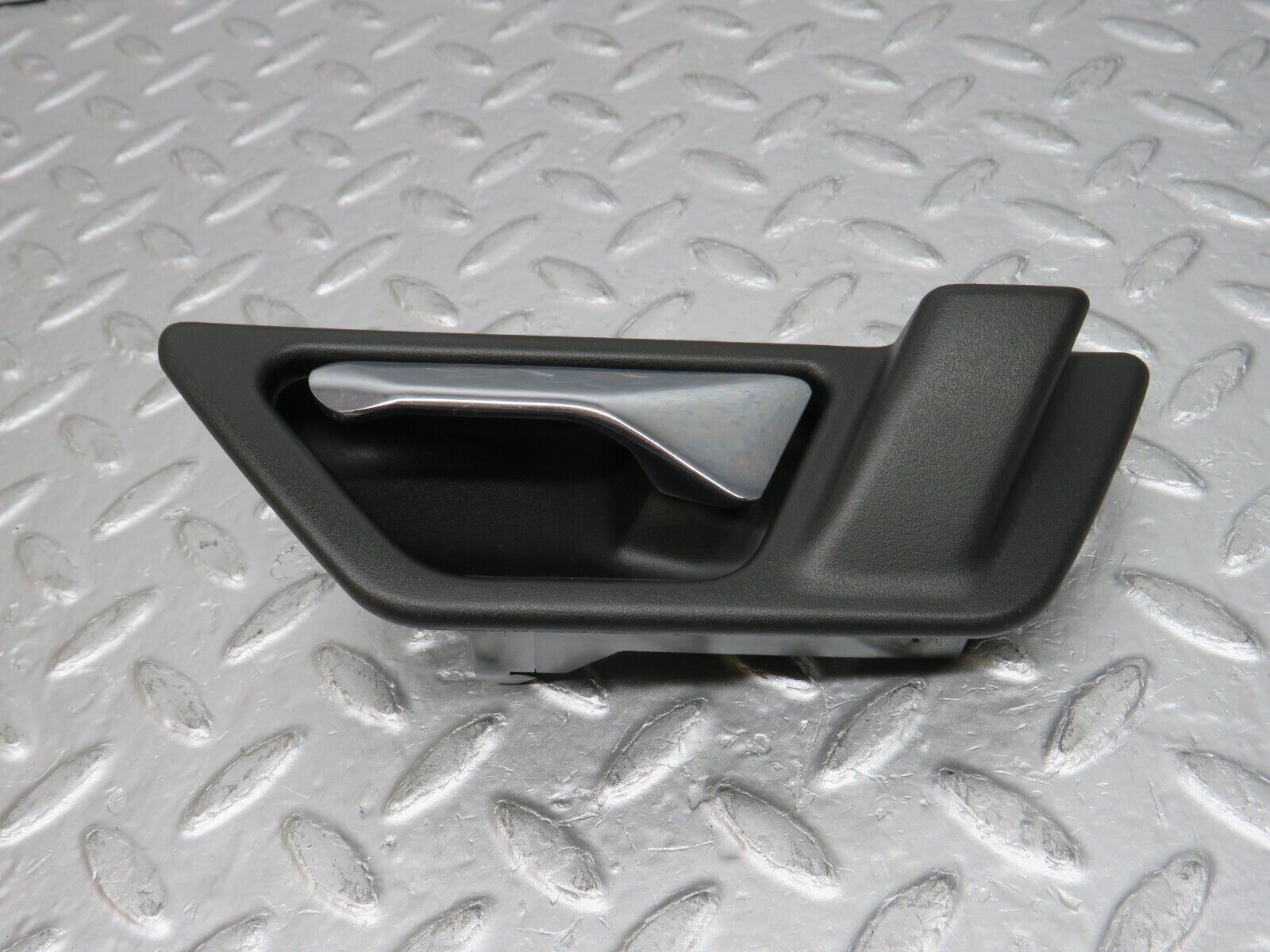 32443 Mercedes-Benz S124 300TE Front Left Interior Door Handle 1247600161