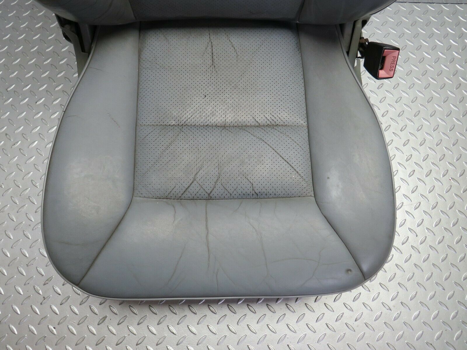 22382 Mercedes-Benz C124 E220 Coupe Front Right Seat Leather Grey 1249102350