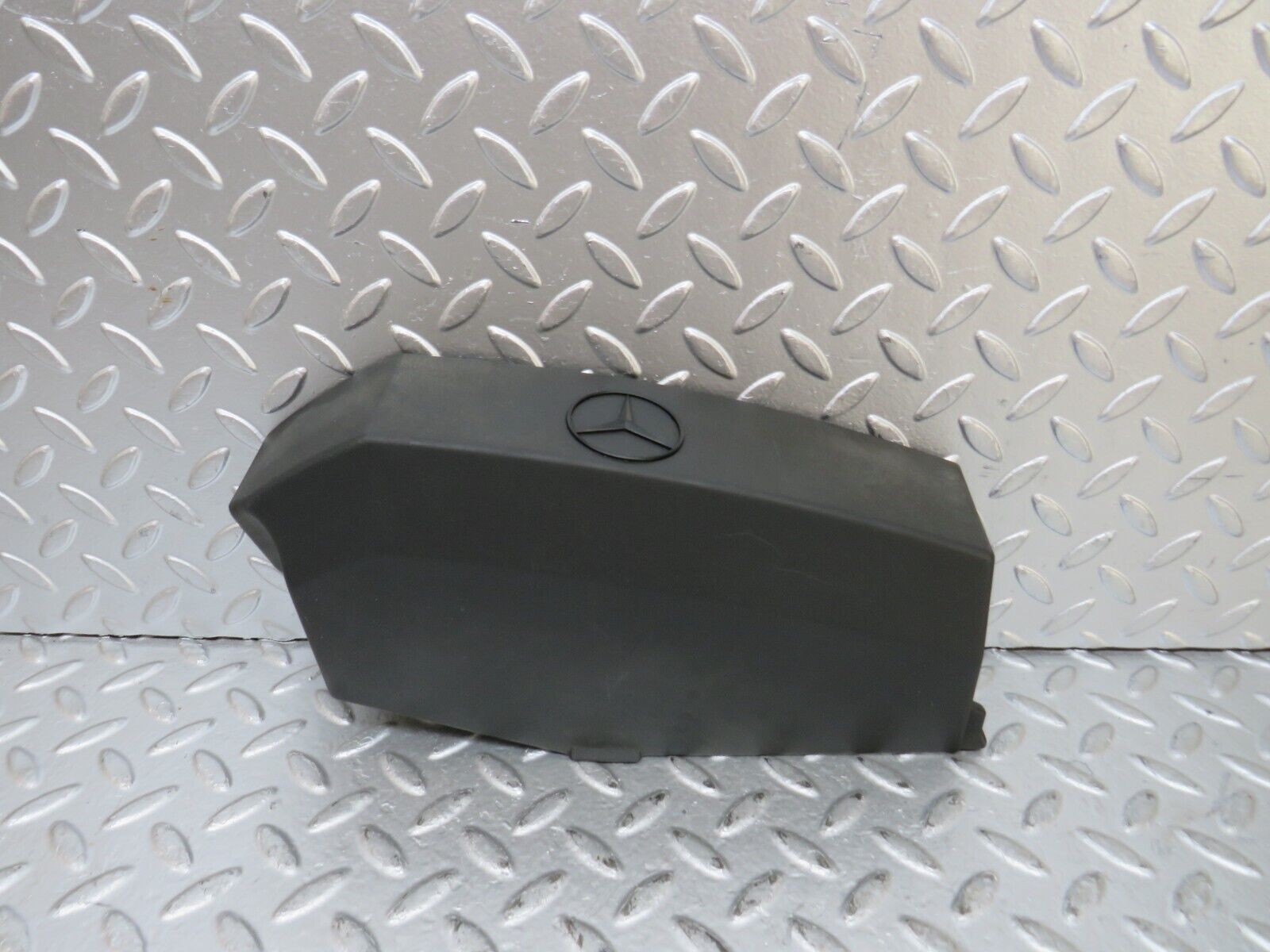 26453 Mercedes-Benz C124 220CE Coupe Engine Cover 1111500066