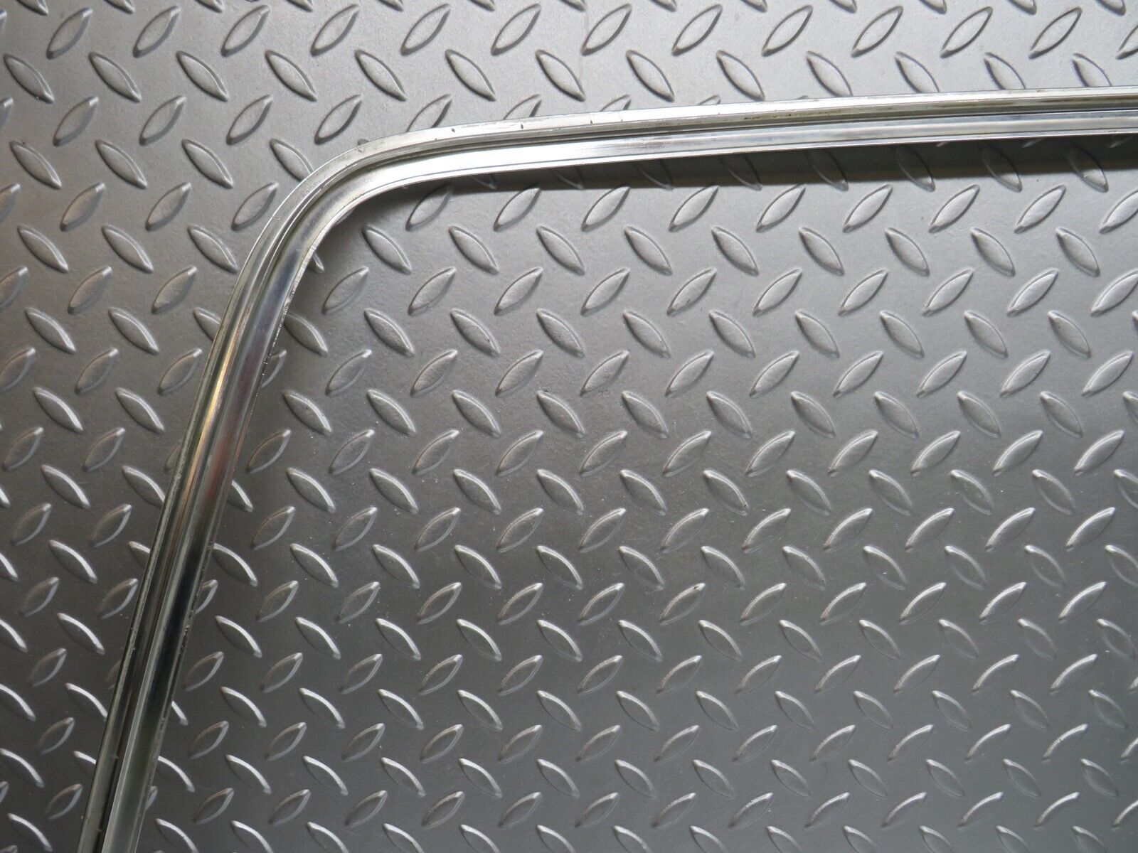 28614 Mercedes-Benz W123 280E Rear Windscreen Chrome Frame