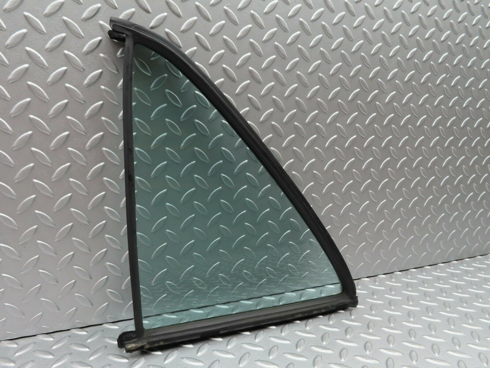 5709 Mercedes-Benz W123 200 Rear Left Quarter Window