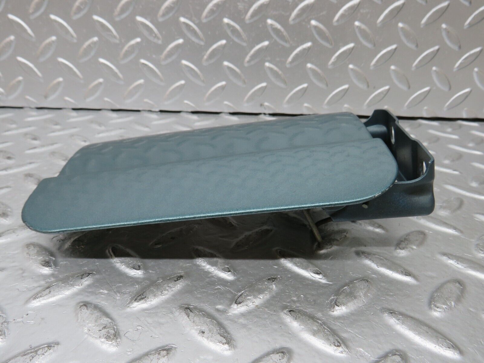 29850 Mercedes-Benz W123 230E Fuel Tank Flap Cap 1237500106