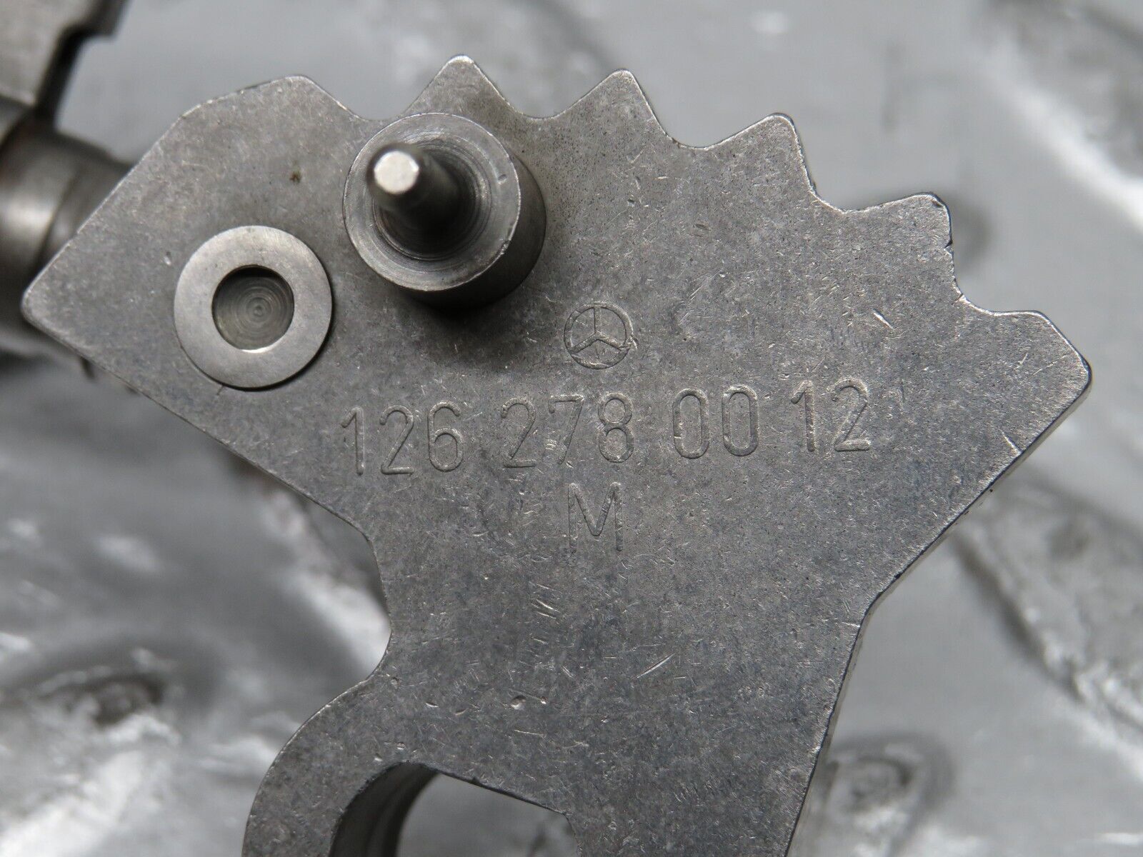 30954 Mercedes-Benz W124 230E A. Gearbox Parking Gear Linkage 722.408 12627800