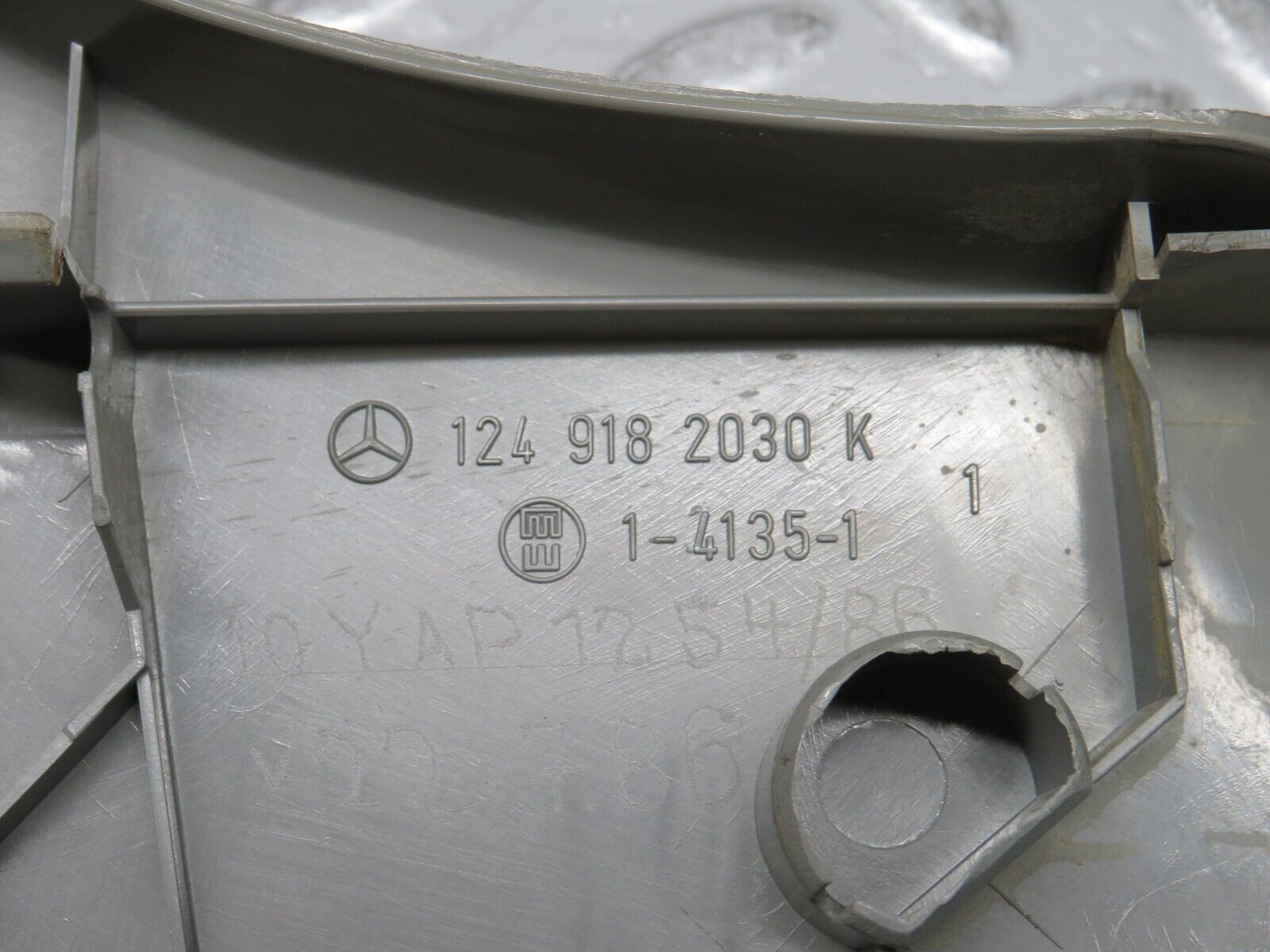 32329 Mercedes-Benz S124 300TE Front Right Electric Seat Cover Trim 1249182030