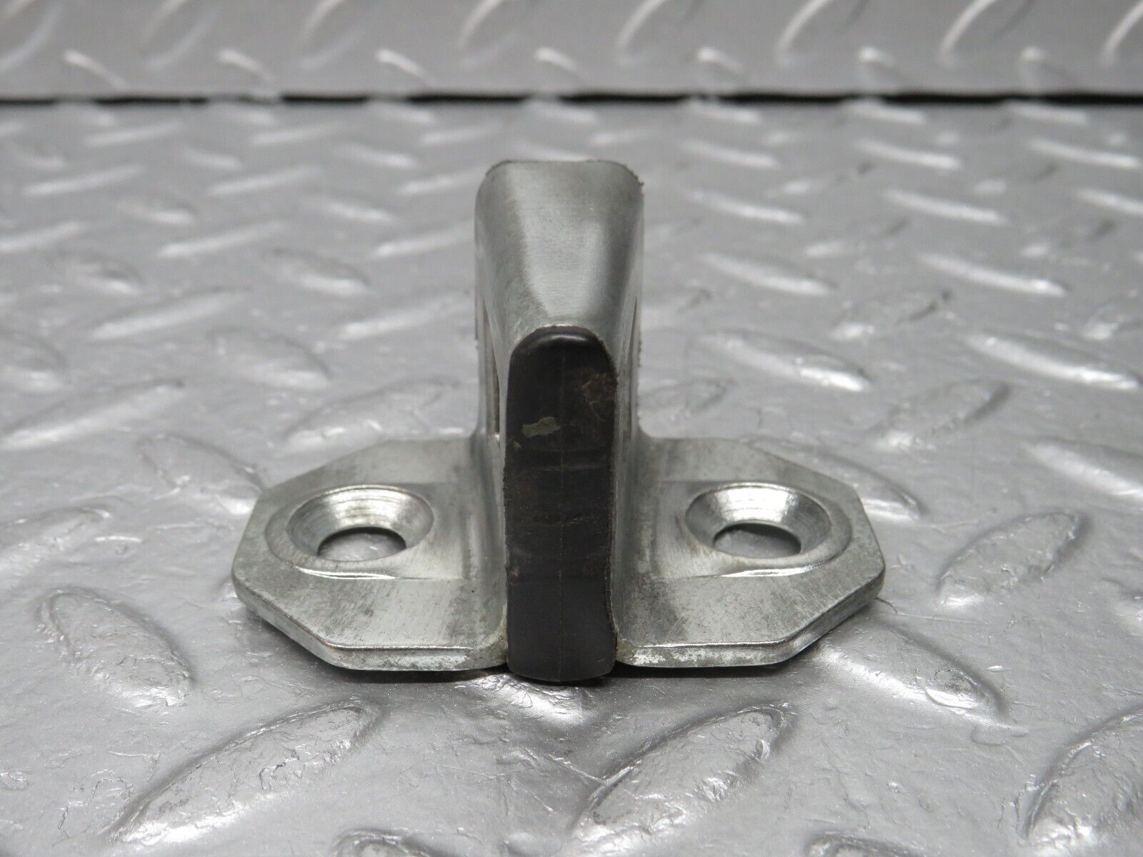 31323 Mercedes-Benz S124 220TE Wagon Door Lock Latch