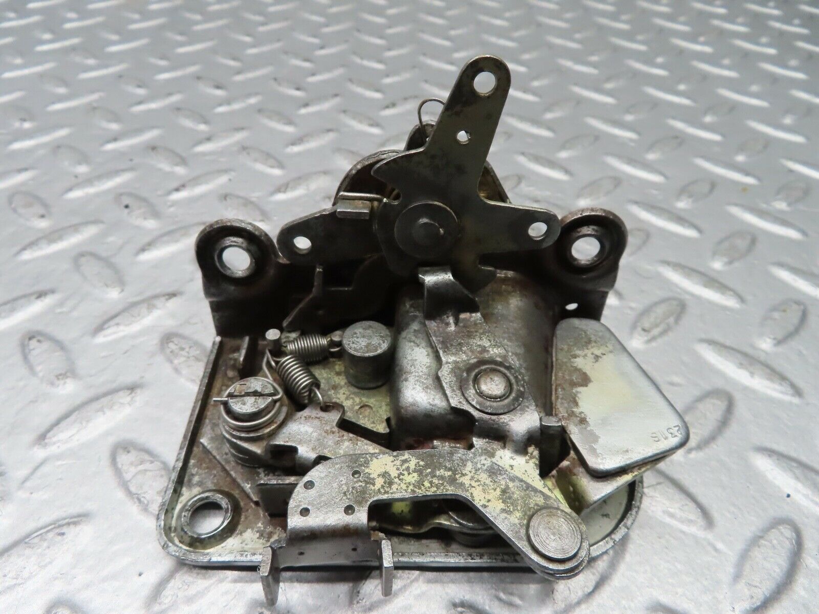 20301 Mercedes-Benz W114 280CE Coupe Left Door Lock Mechanism