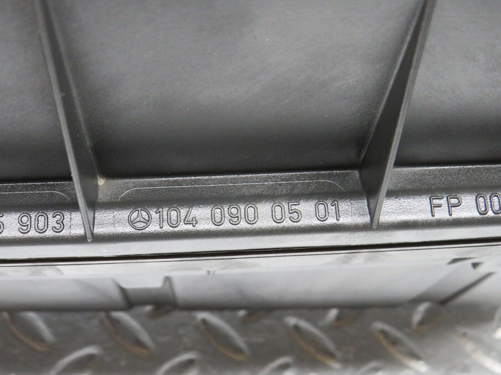 38442 Mercedes-Benz R129 280SL Air Filter Box Housing 0030947304 1040900501