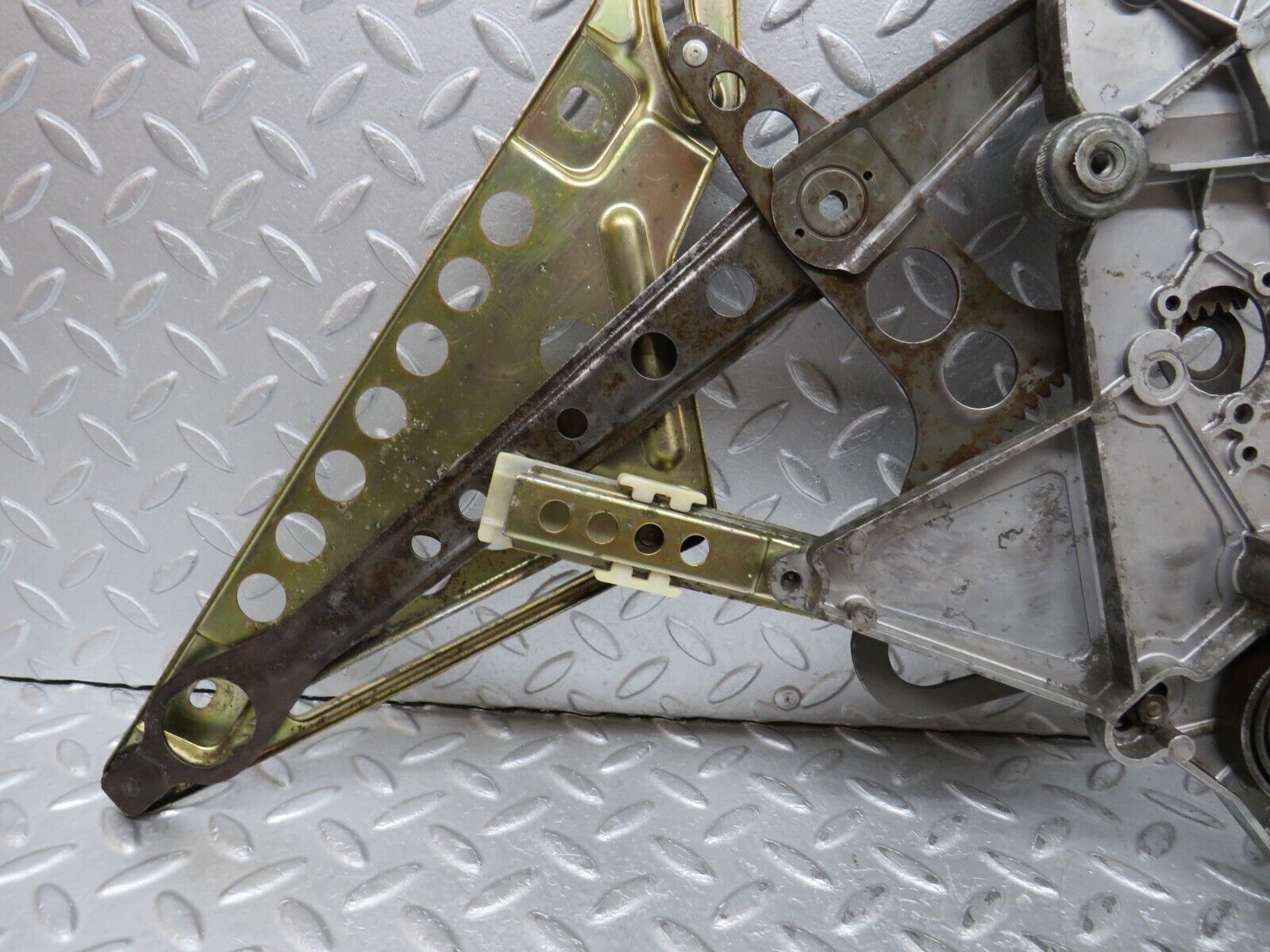 37122 Mercedes-Benz C126 420SEC Coupe Rear Right Window Regulator Mechanism