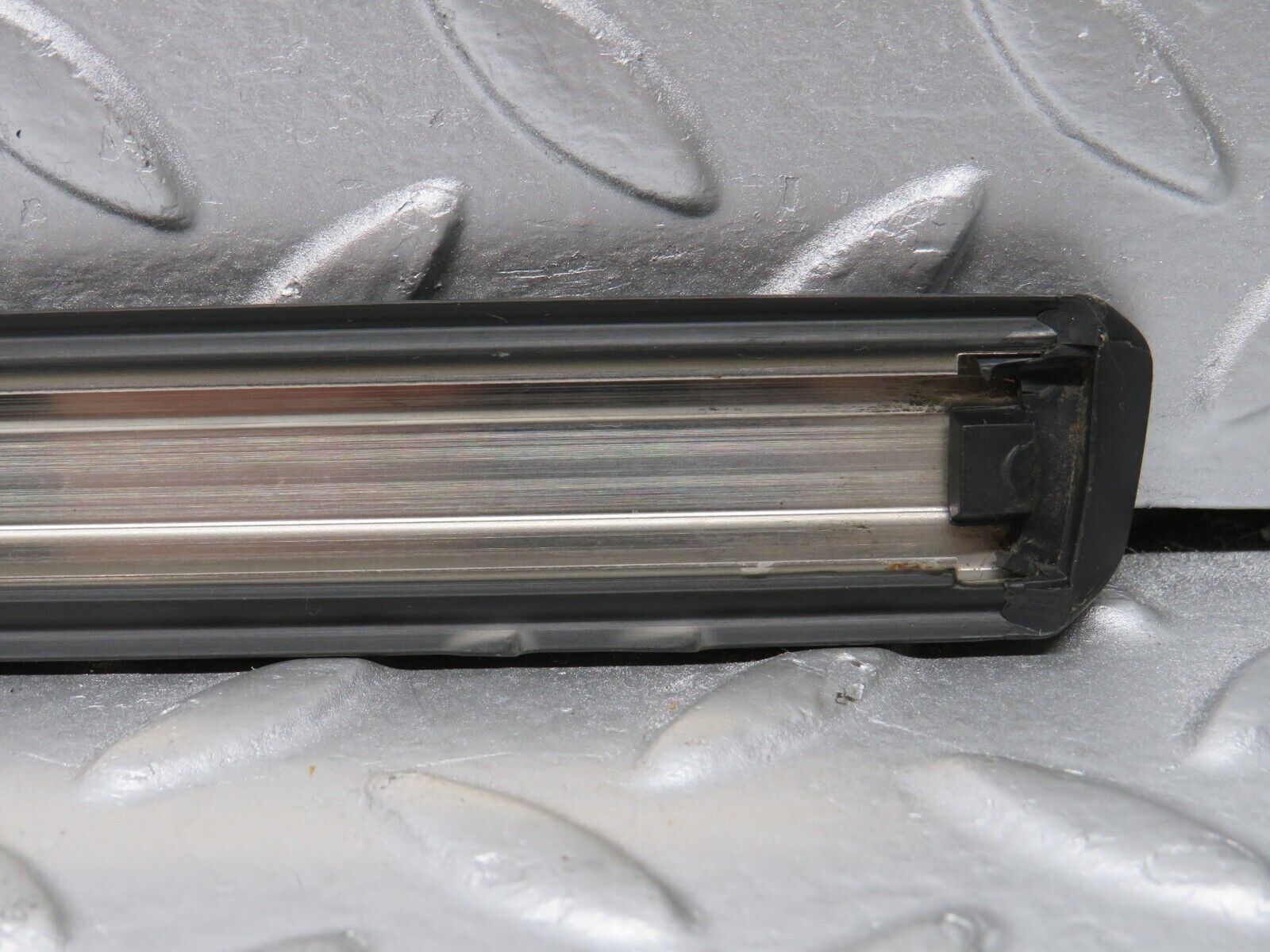 33782 Mercedes-Benz W201 190E 2.0L Front Left Fender Wing Centre Moulding Trim