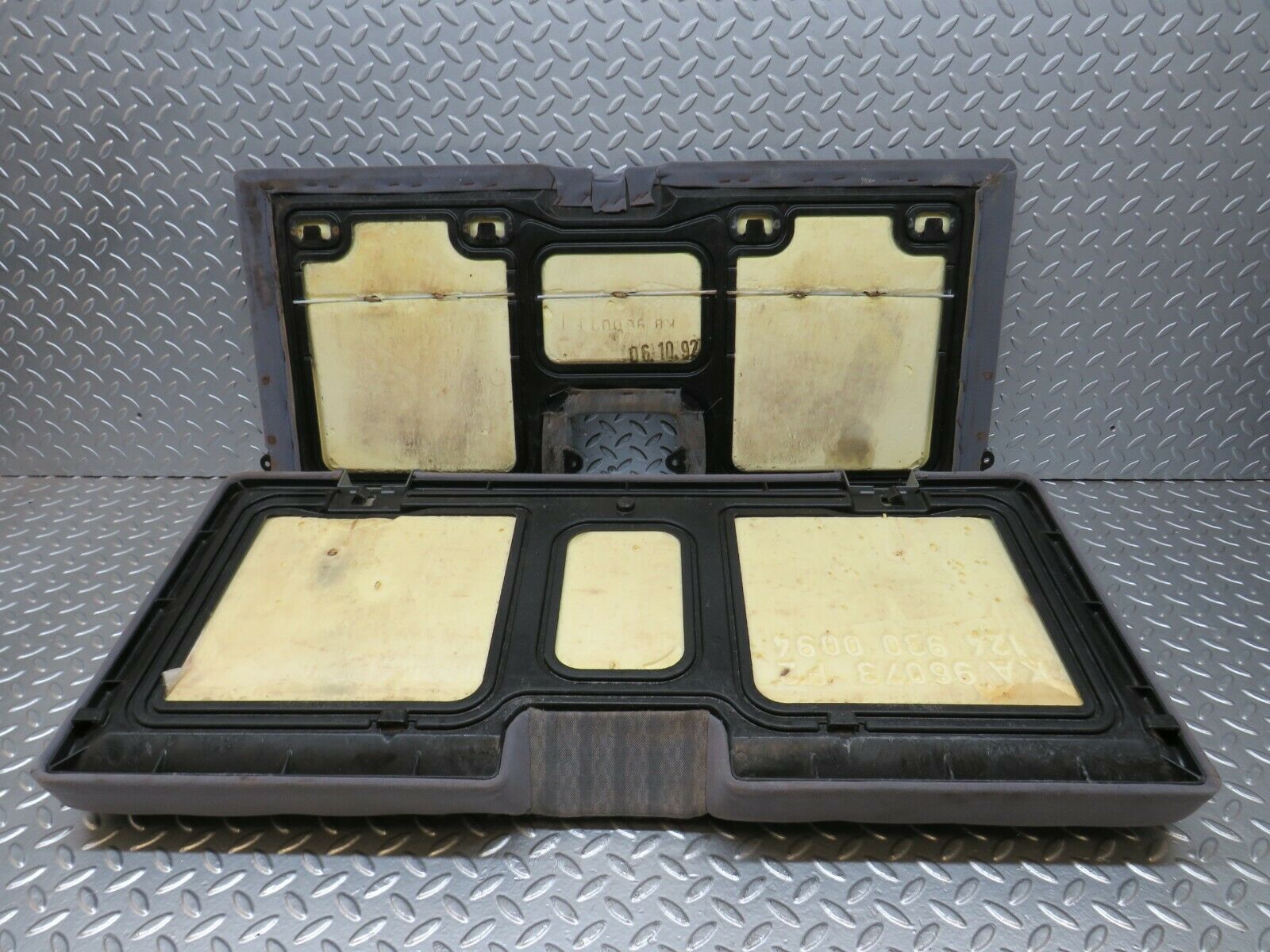 24328 Mercedes-Benz S124 220TE Wagon Third Seat 1249300094