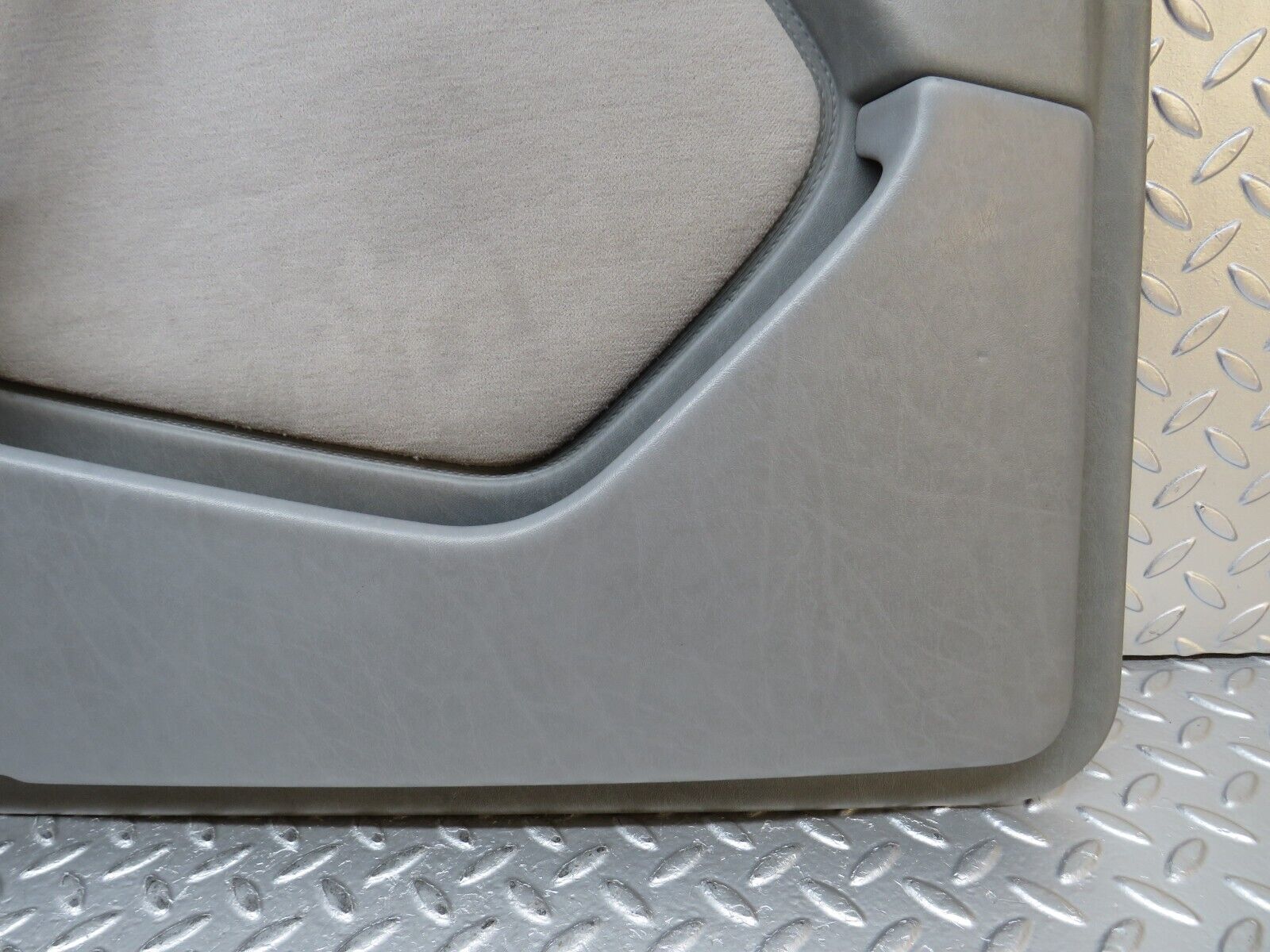 32340 Mercedes-Benz S124 300TE Wagon Front Left Door Card Grey