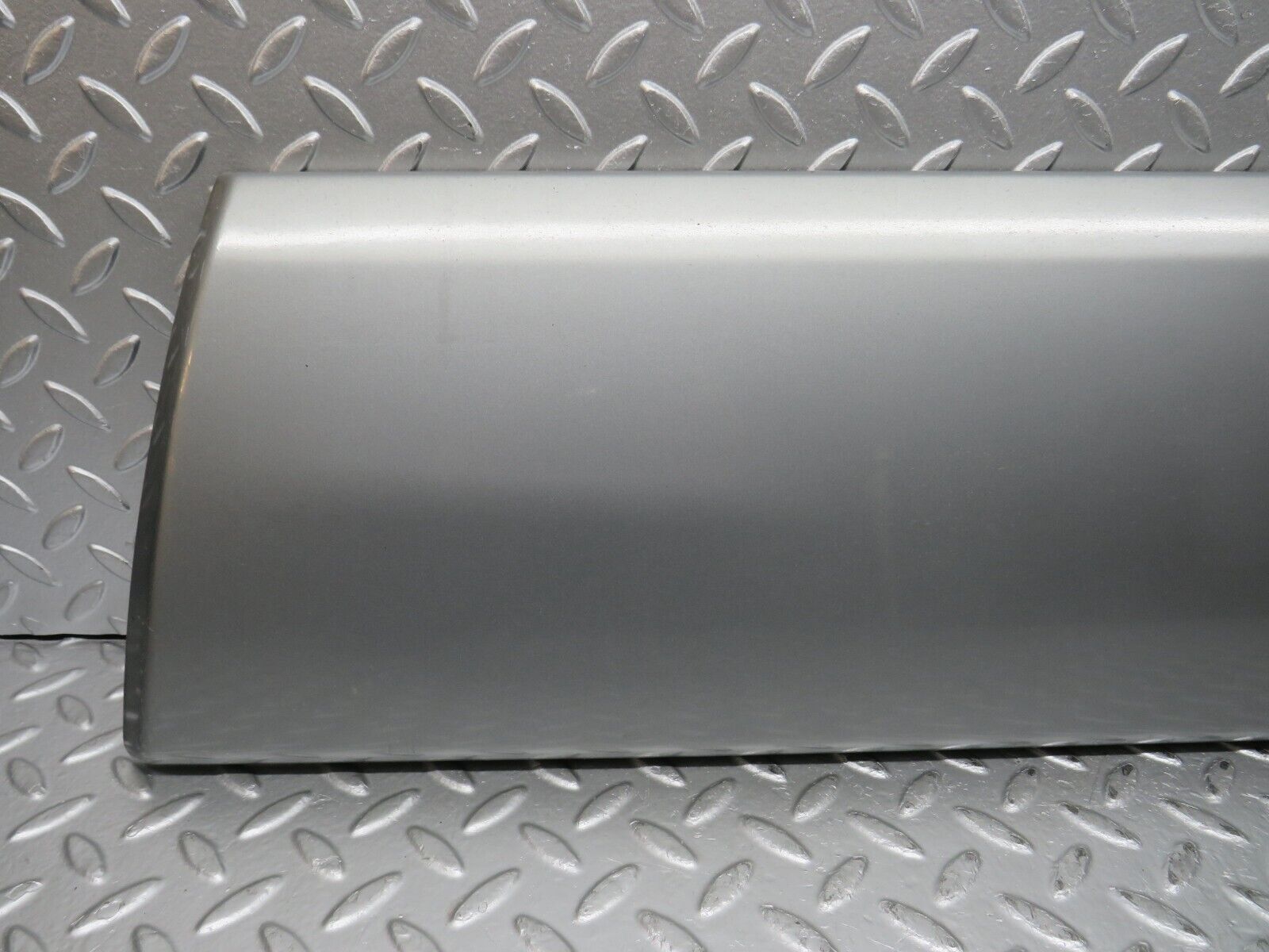 31593 Mercedes-Benz W201 190LE 1.8L Front Right Door Moulding Trim 2016905640