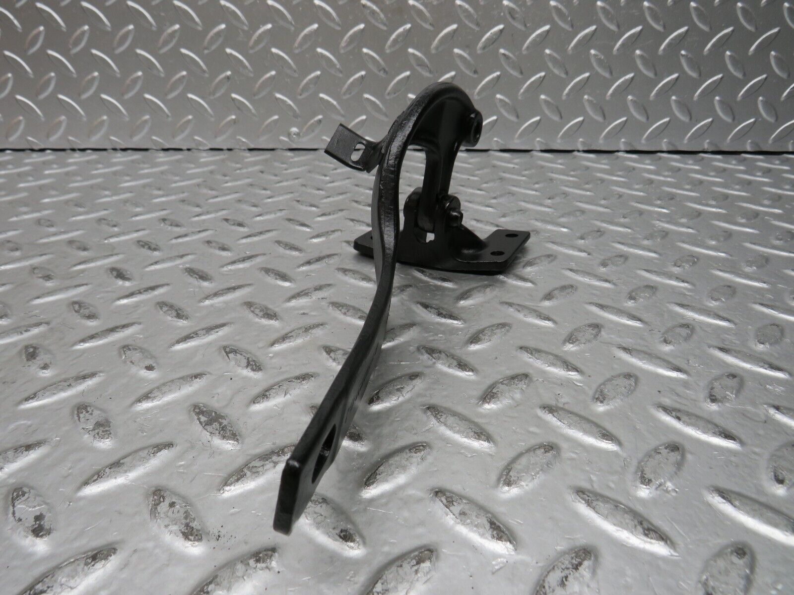 28400 Mercedes-Benz S123 240D Wagon Tailgate Hinge Right 1237400137