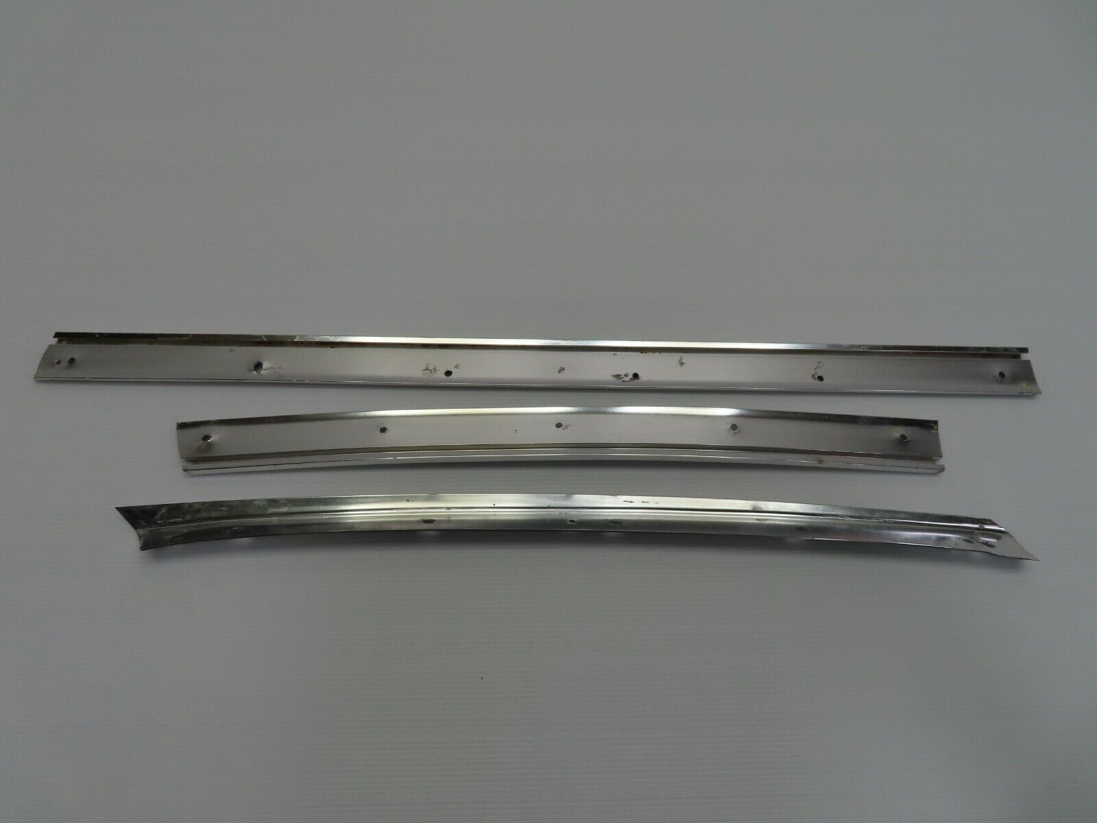 7175 Mercedes-Benz C107 350SLC Coupe Roof Chrome Moulding Right Side