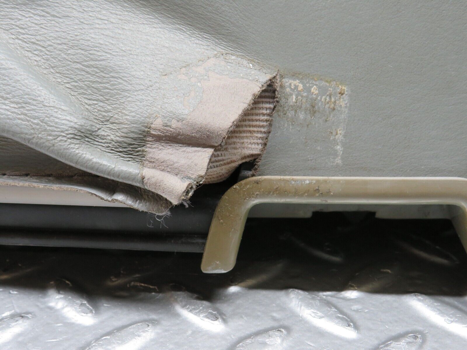 31500 Mercedes-Benz S124 220TE Wagon Third Seat Bench 1249300194