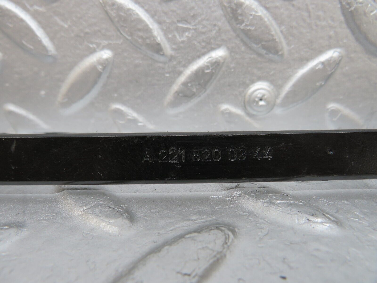 35265 Mercedes-Benz W221 Front Windscreen Wiper Arm Bosch