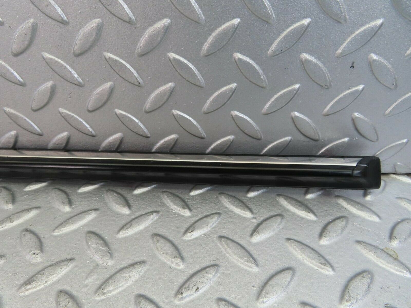 10241 Mercedes-Benz W123 Rear Right Door Centre Moulding Trim