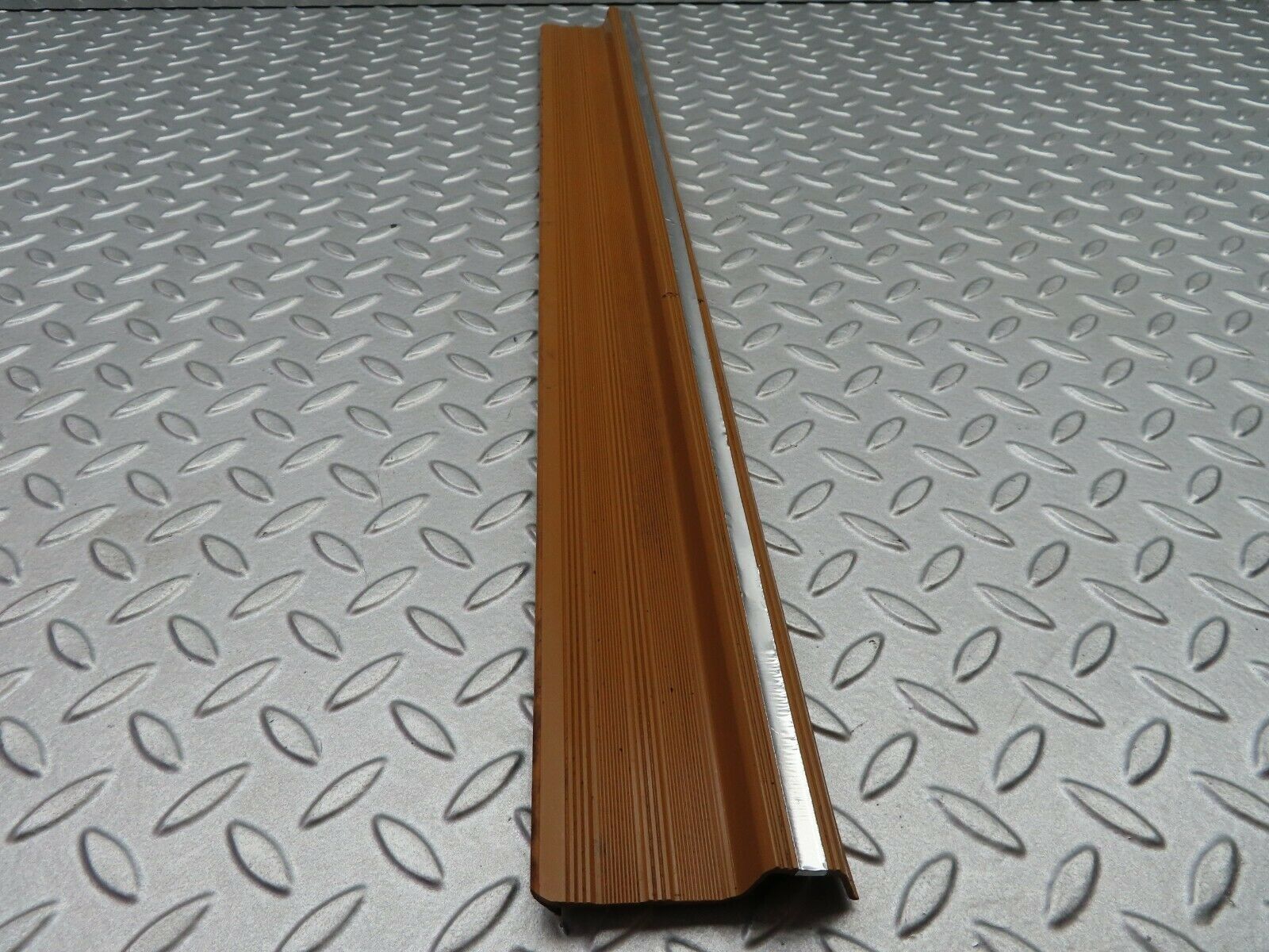 5665 Mercedes-Benz W123 200 Front Right Door Sill