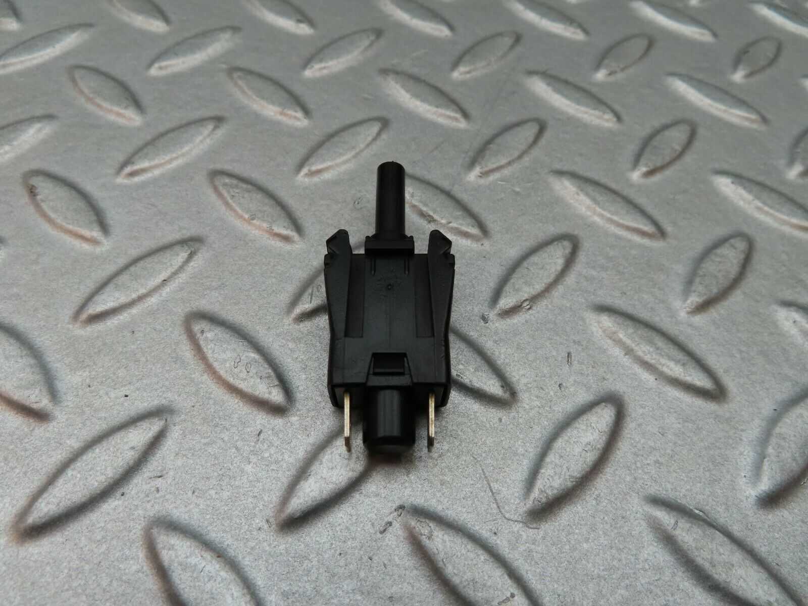 5762 Mercedes-Benz W123 200 Door Contact Switch 0015458714