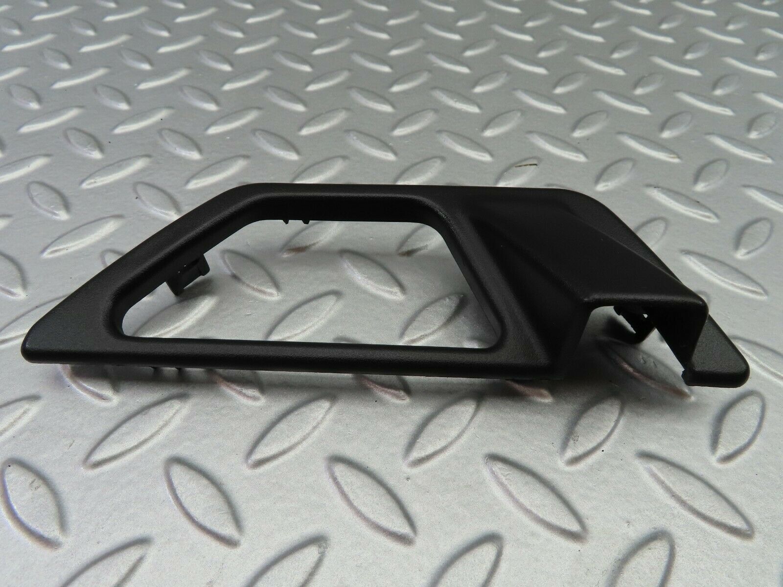 6432 Mercedes-Benz S124 E220 Wagon Door Opener Frame Front Right