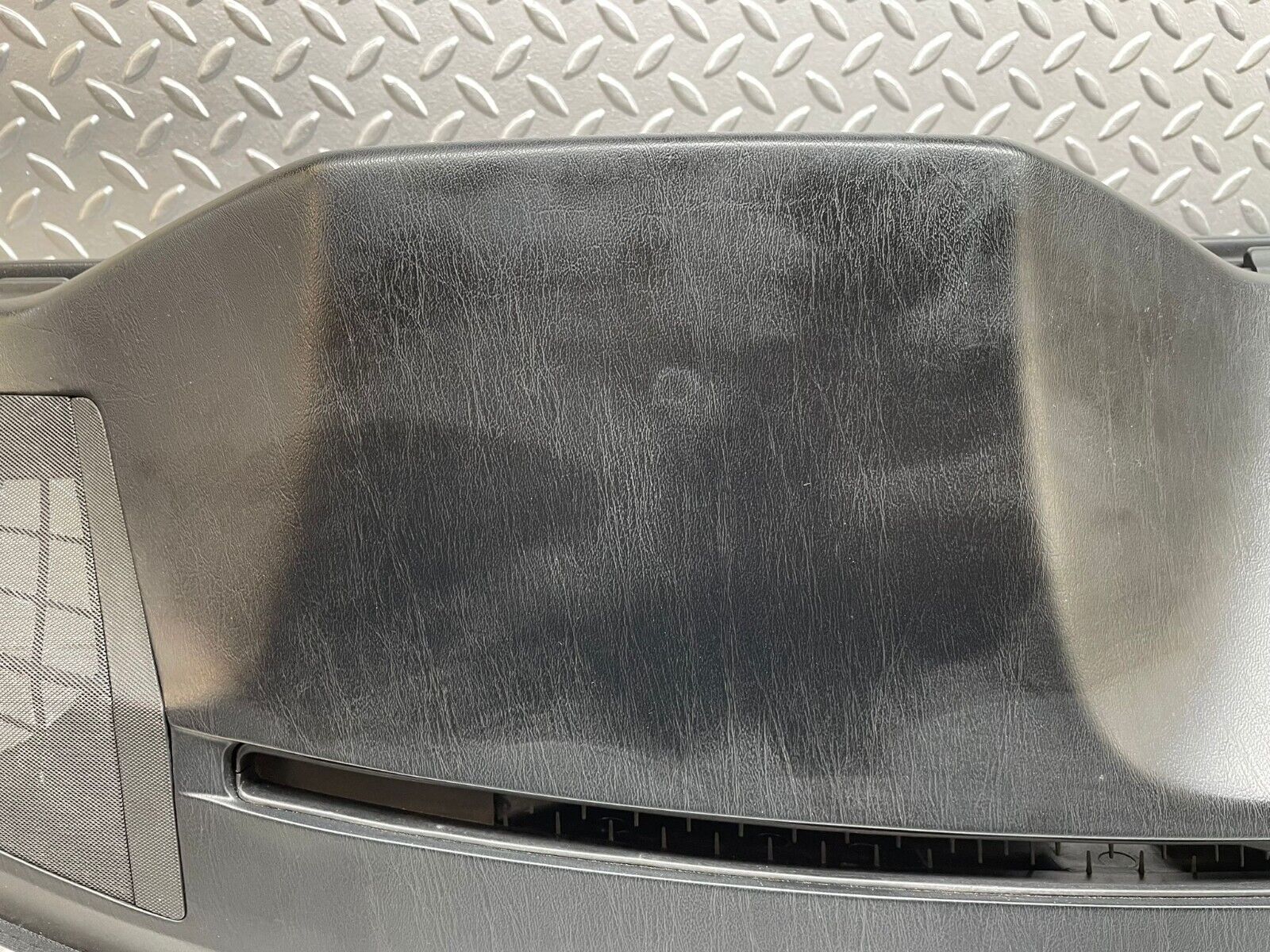 37966 Mercedes-Benz A124 320E Cabriolet Dashboard Black