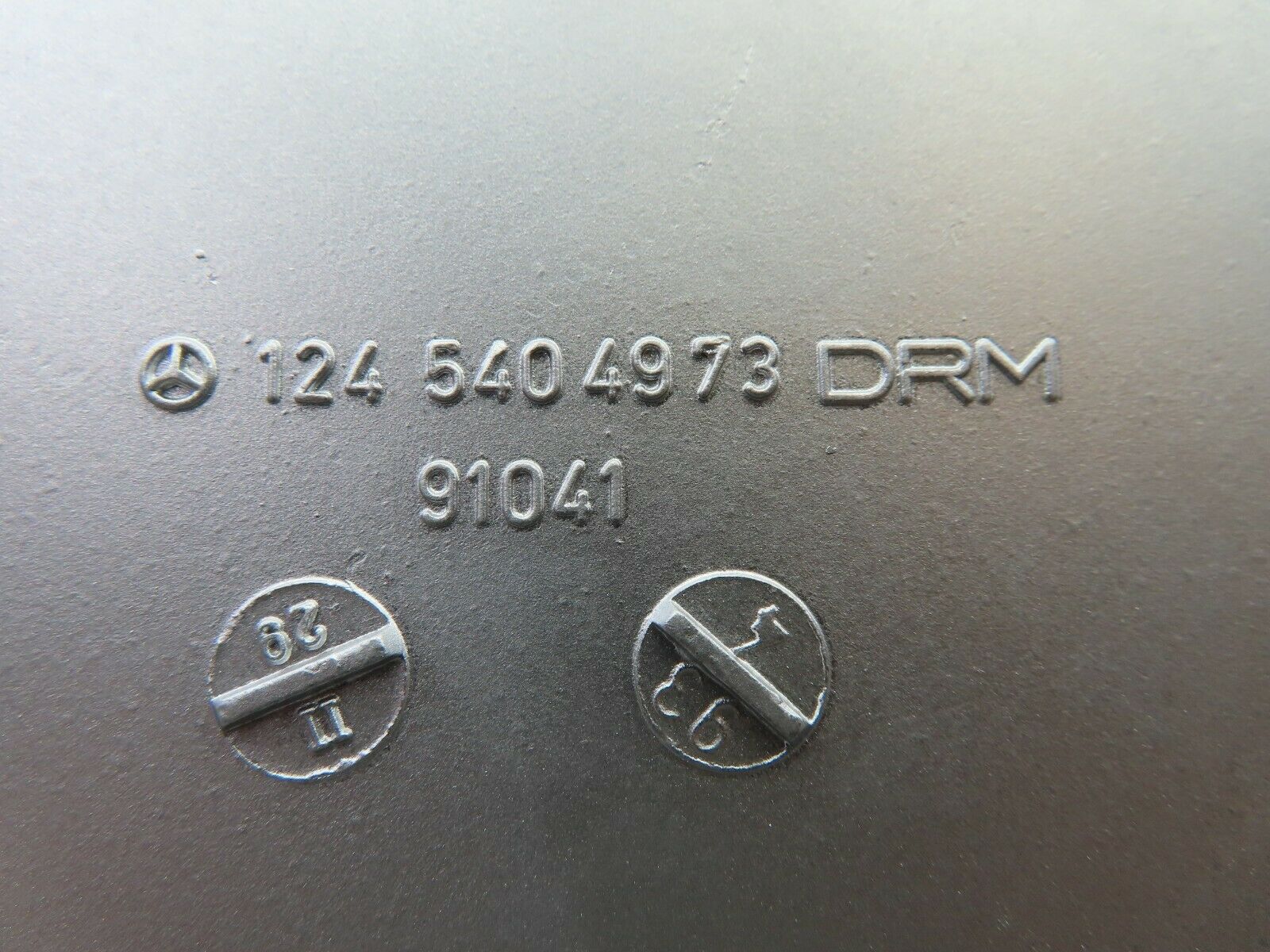 6767 Mercedes-Benz S124 E220 Wagon Engine Control Unit Tray Bracket 1245404973