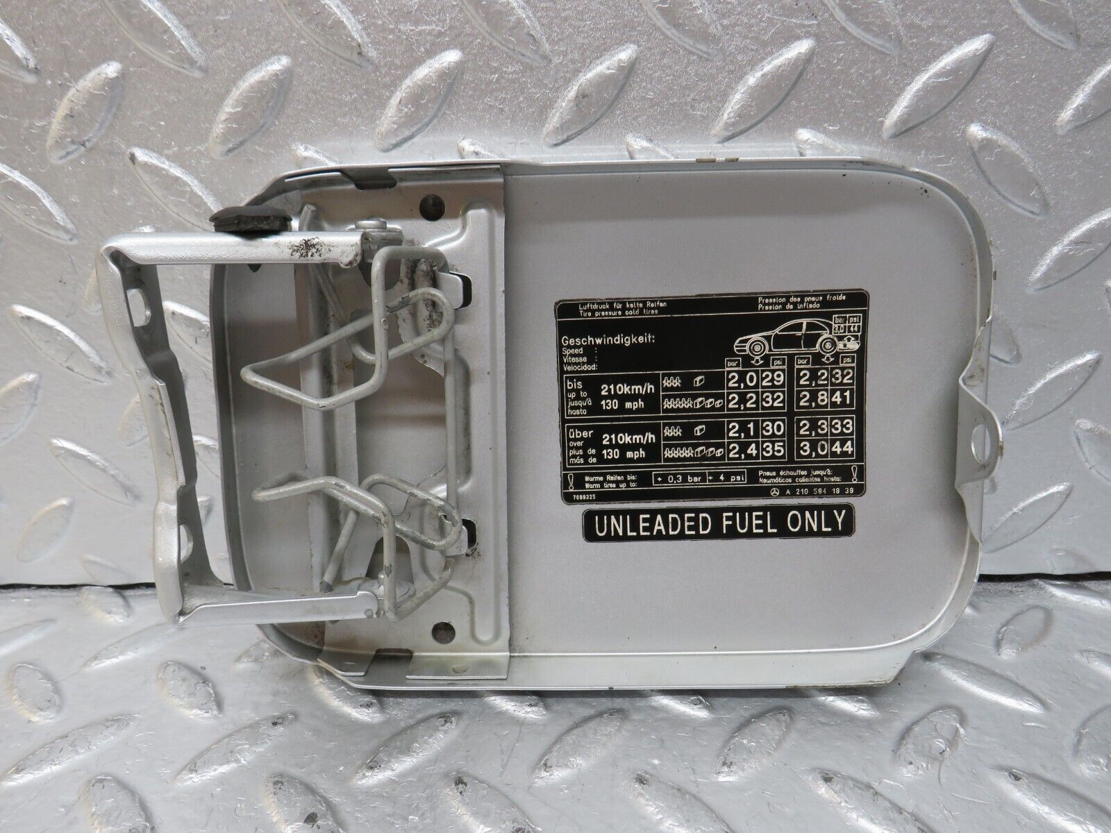 34912 Mercedes-Benz W210 320E Fuel Tank Flap Cap 2105841839