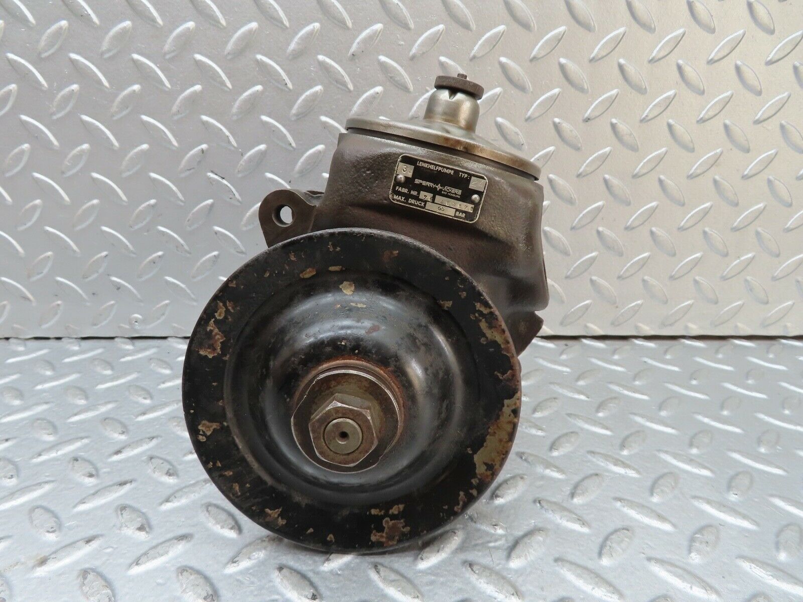19221 Mercedes-Benz W123 300D Power Steering Pump Vickers Type 24