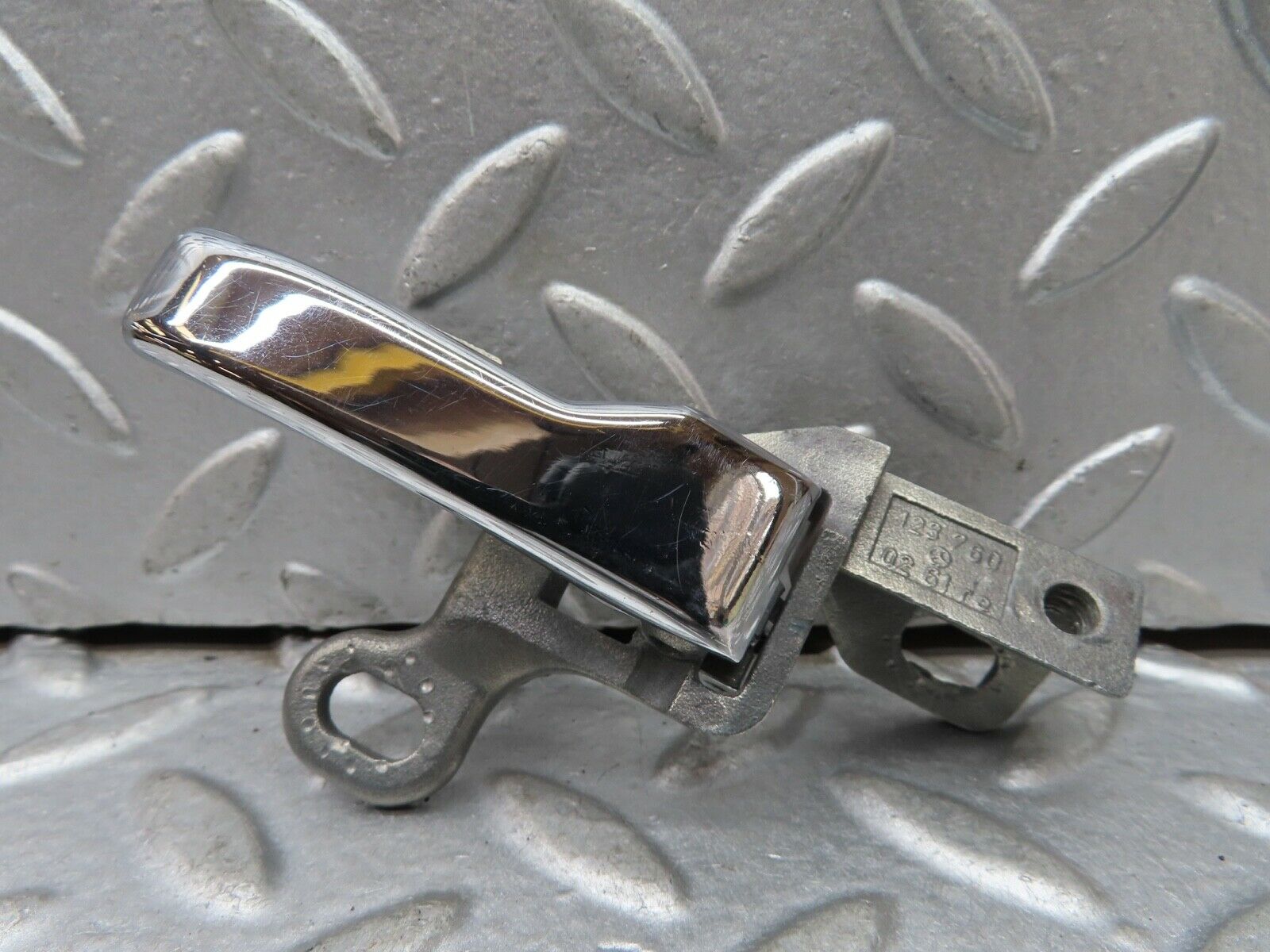 19157 Mercedes-Benz W123 300D Right Interior Door Handle 1237600261