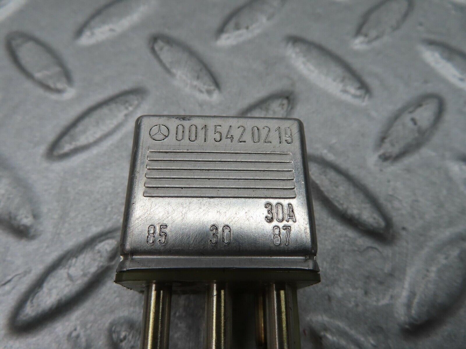 12056 Mercedes-Benz R129 300SL Coupe Multi Purpose Relay 0015420219