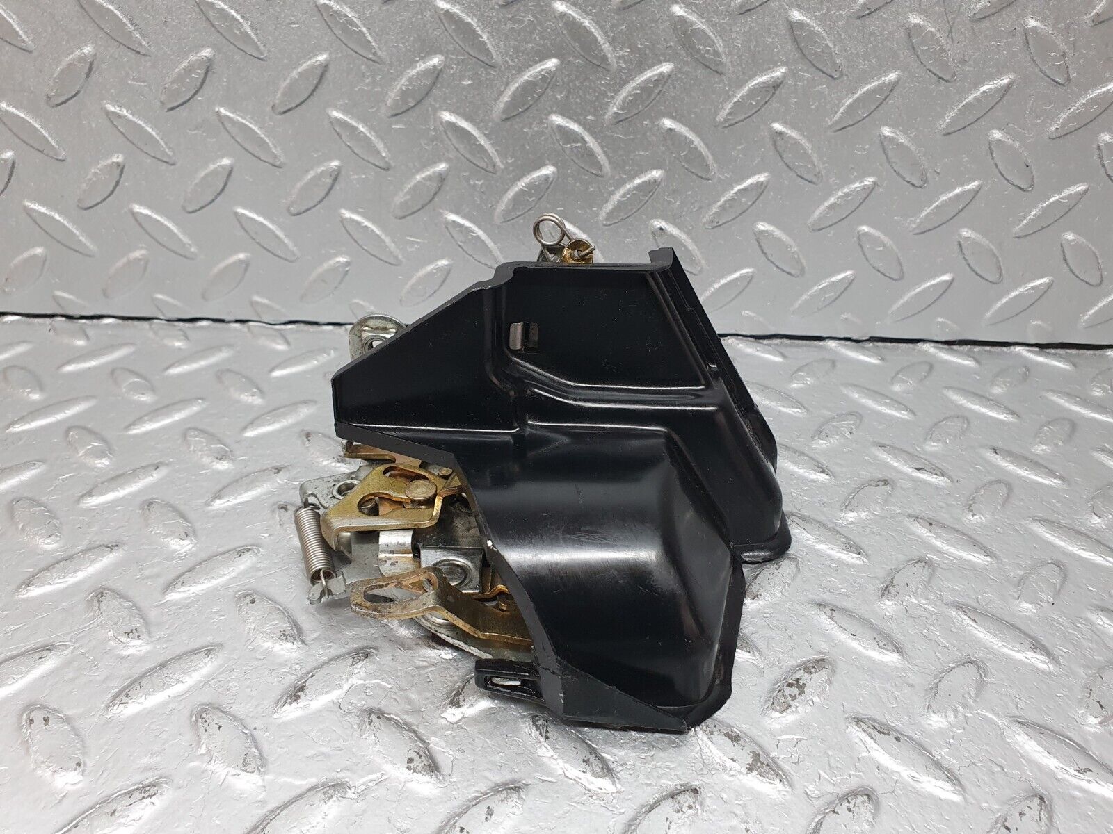 41106 Mercedes-Benz W126 300SE Rear Left Door Lock Mechanism 1237330108