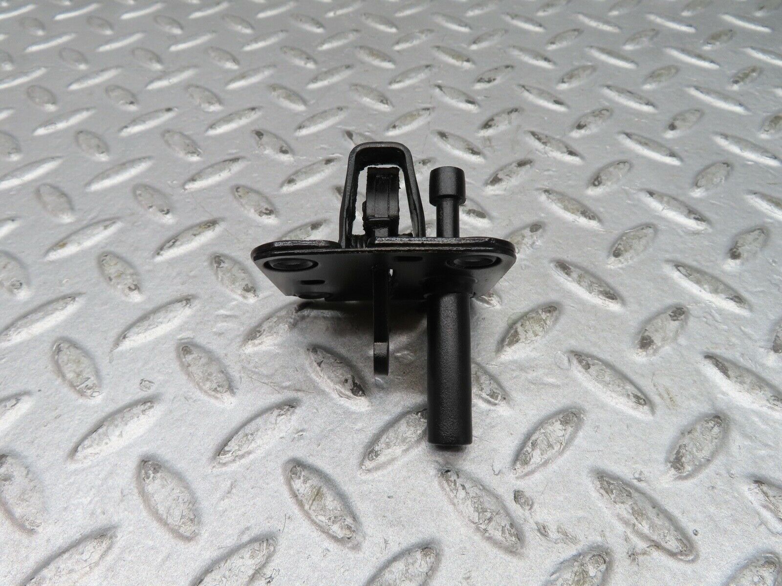 17059 Mercedes-Benz C123 280CE Coupe Bonnet Lock Catch