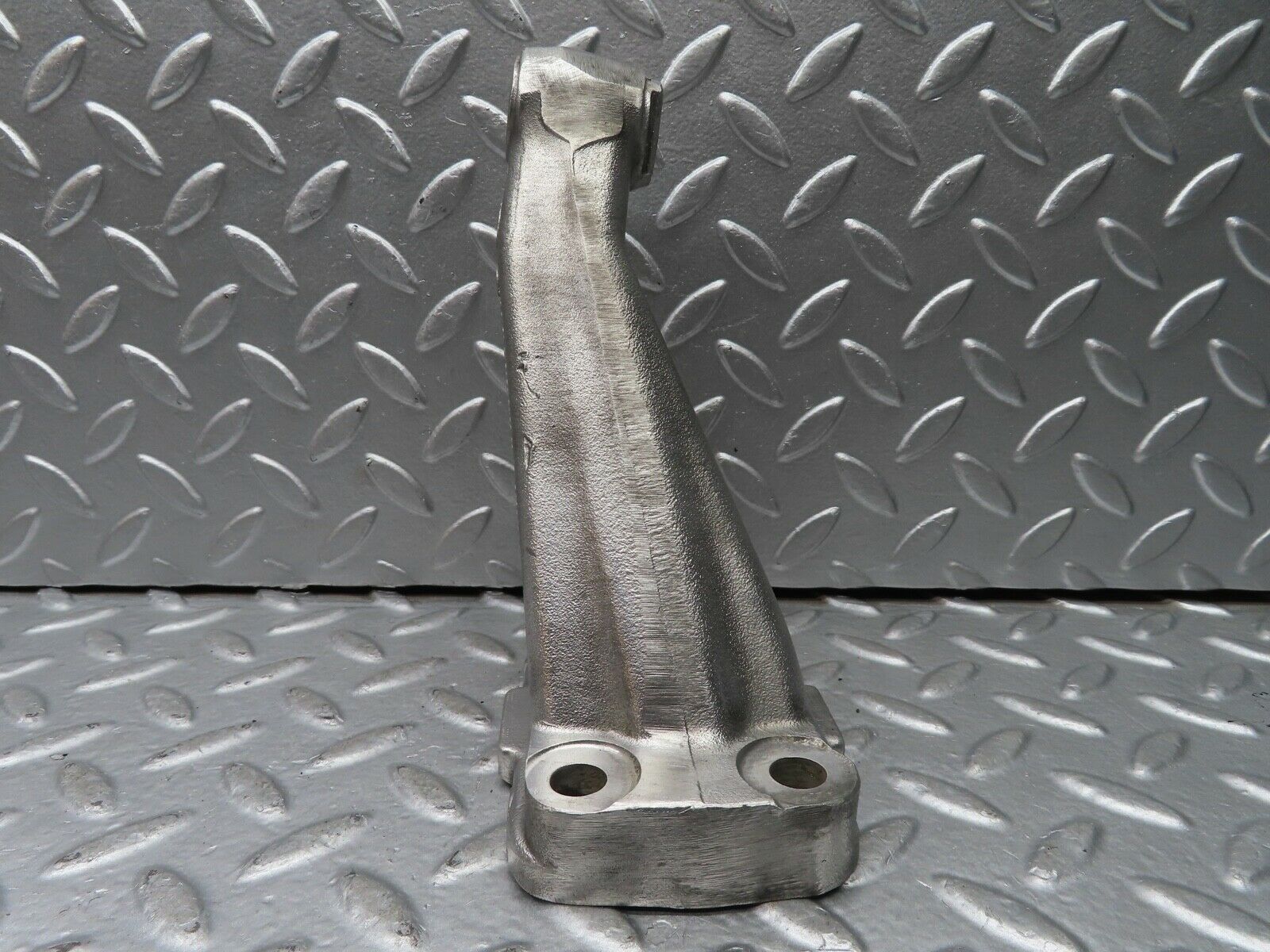 20921 Mercedes-Benz W114 250CE Coupe Engine Mount Bracket Left Side 1802233804