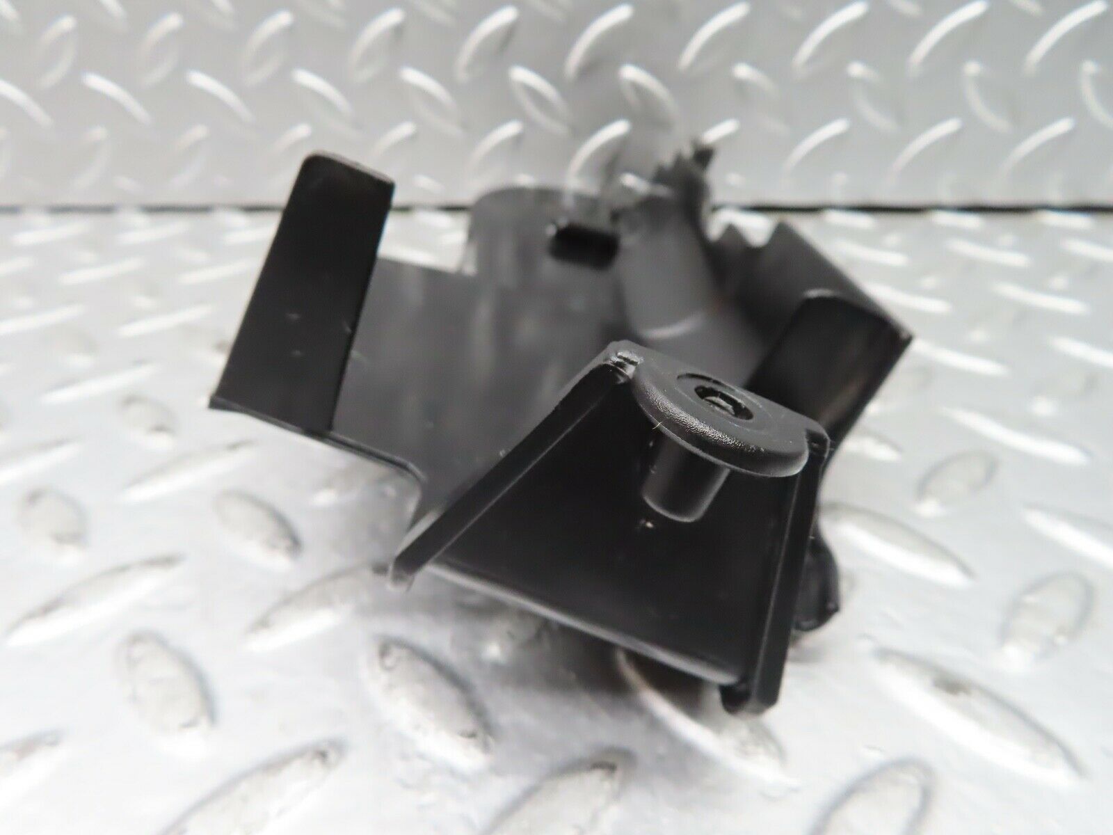 21627 Mercedes-Benz W126 300SE Front Left Door Lock Inner Cover 1267230308