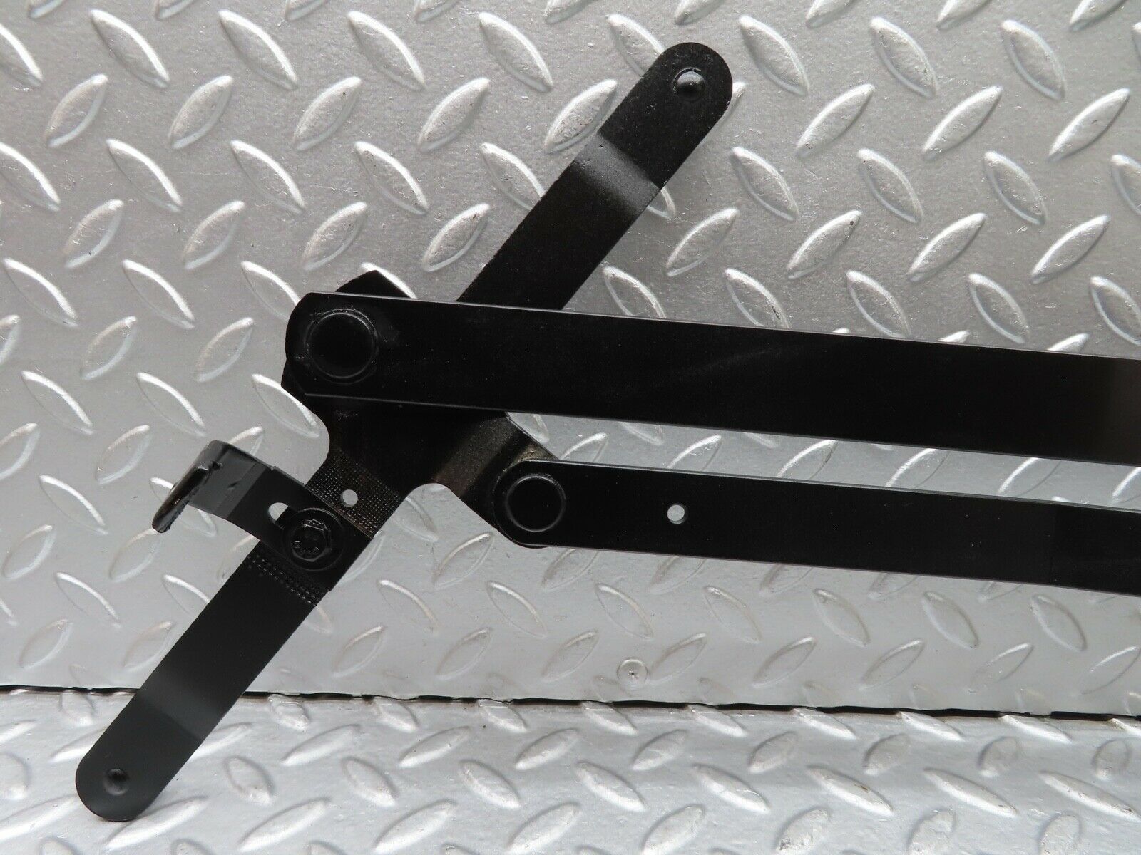 20898 Mercedes-Benz W114 250CE Coupe Front Right Manual Window Regulator