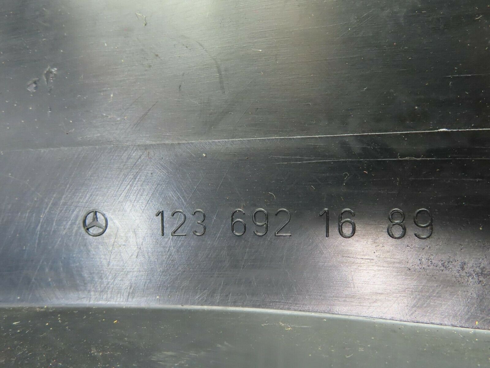 7527 Mercedes-Benz S123 230TE Wagon Wheel Arch Cover Right 1236921689