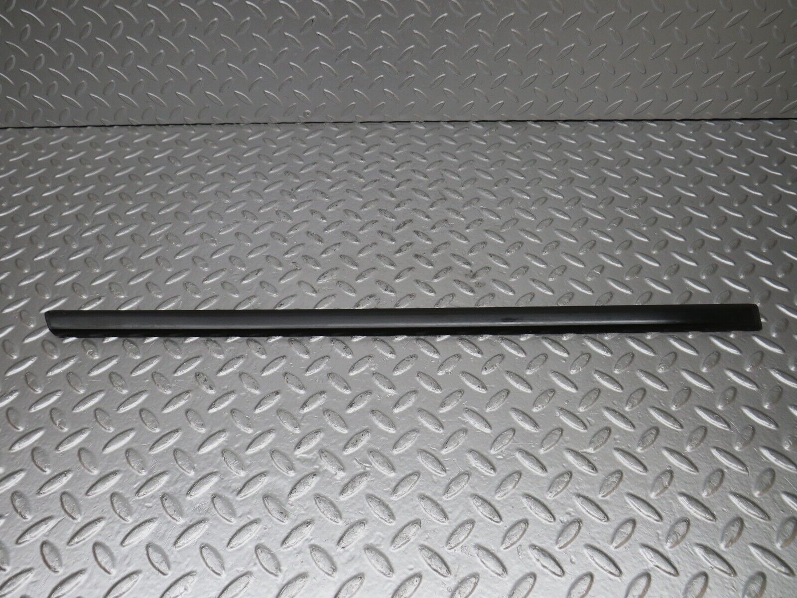 33847 Mercedes-Benz W201 190E 2.0L Rear Right Door Centre Moulding Trim