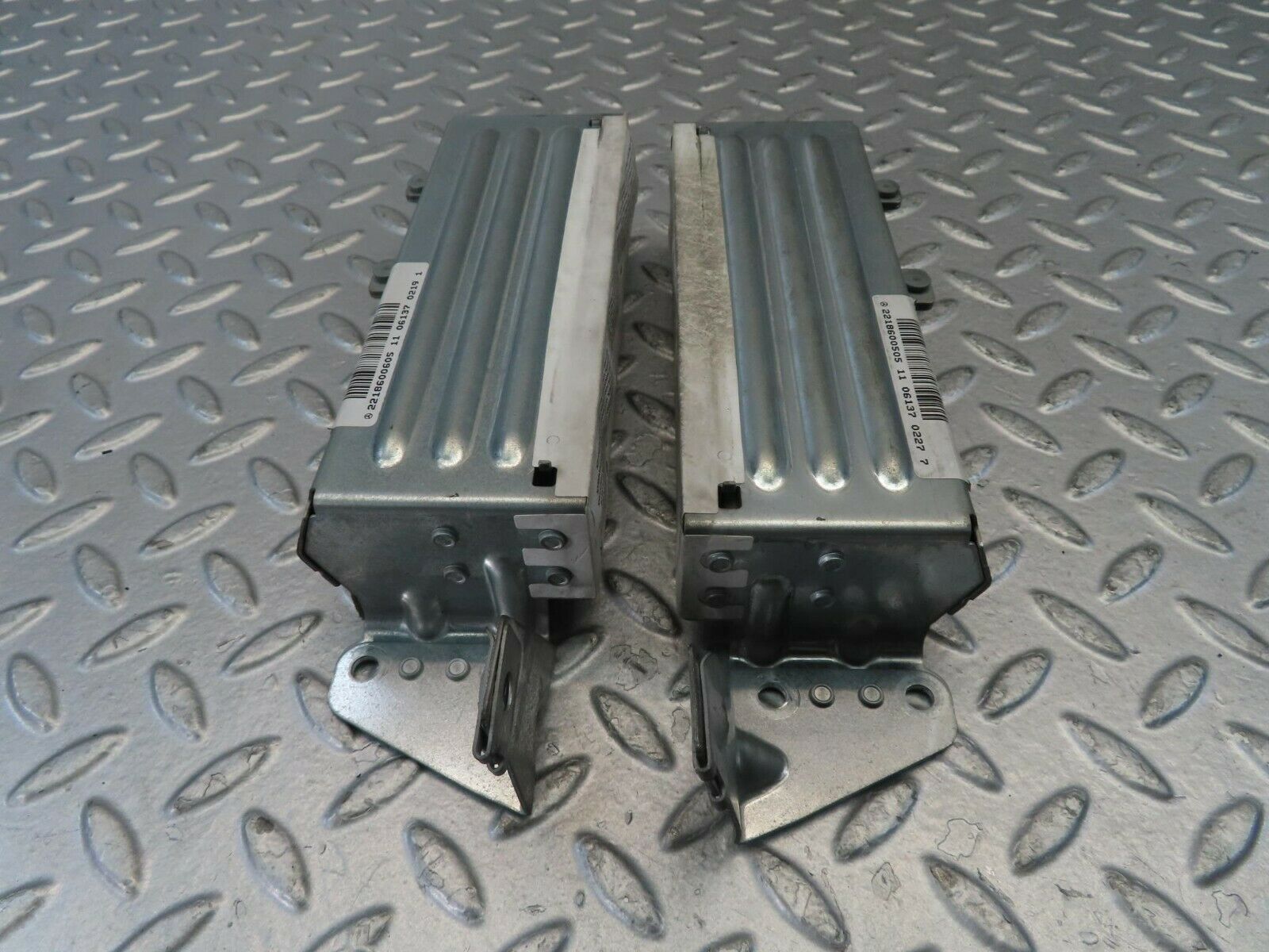 11151 Mercedes-Benz W221 S320 Rear Shoulder Airbag 2218600505/2218600605