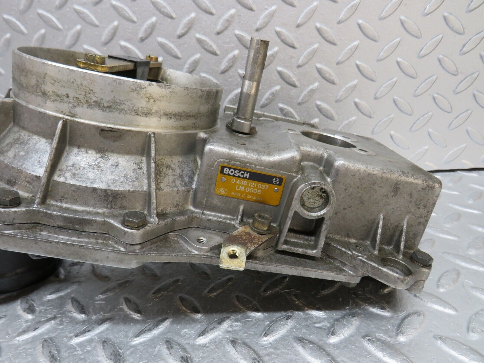 37118 Mercedes-Benz C126 420SEC Coupe Air Flow Mass Meter Sensor 0438121037