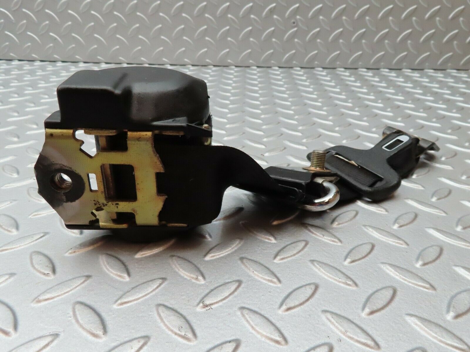 4403 Mercedes-Benz W123 230E Front Left Seat Belt 2018601685