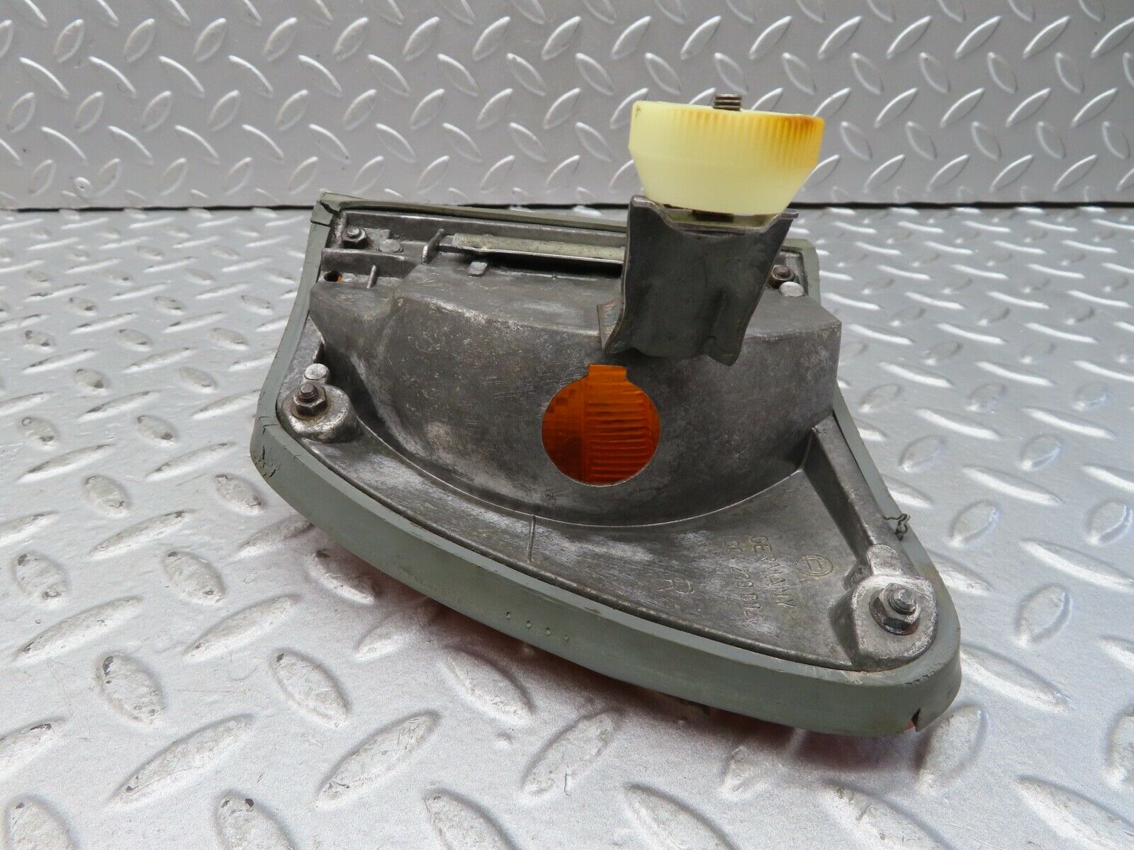 17589 Mercedes-Benz W116 450SEL Front Right Indicator Bosch 1305233002