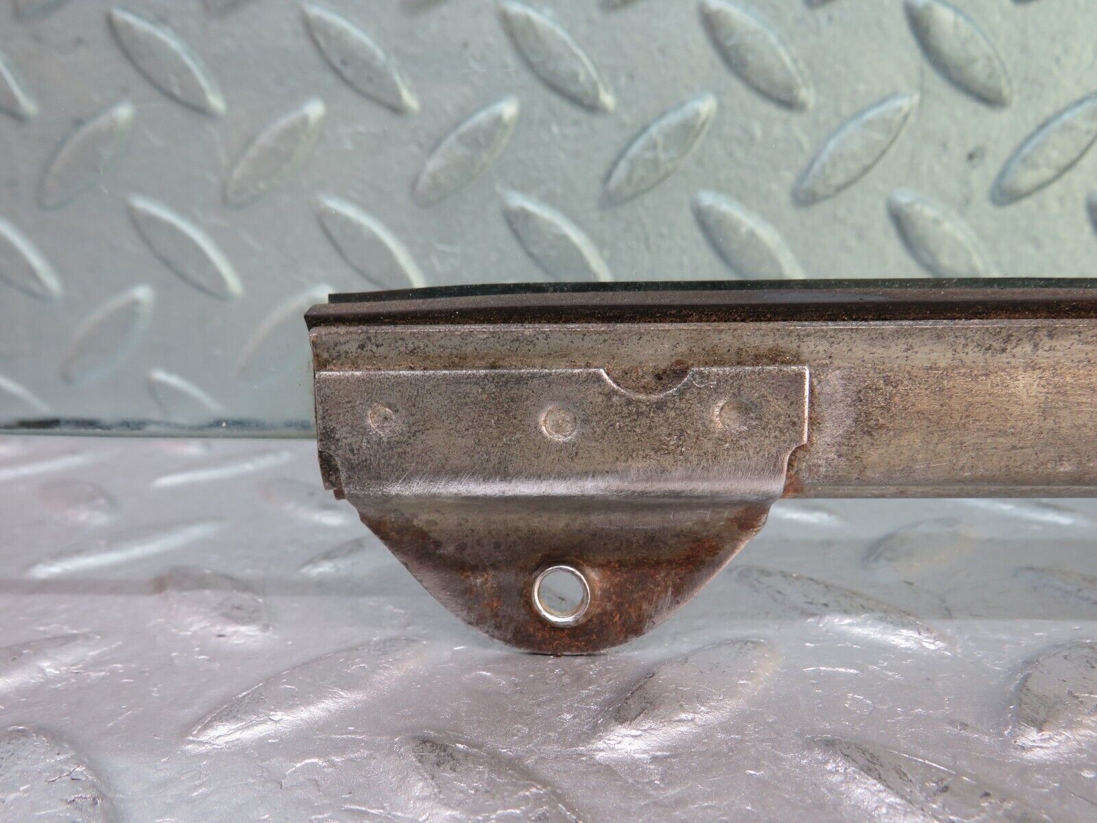 37514 Mercedes-Benz W109 300SEL Front Left Door Window Glass