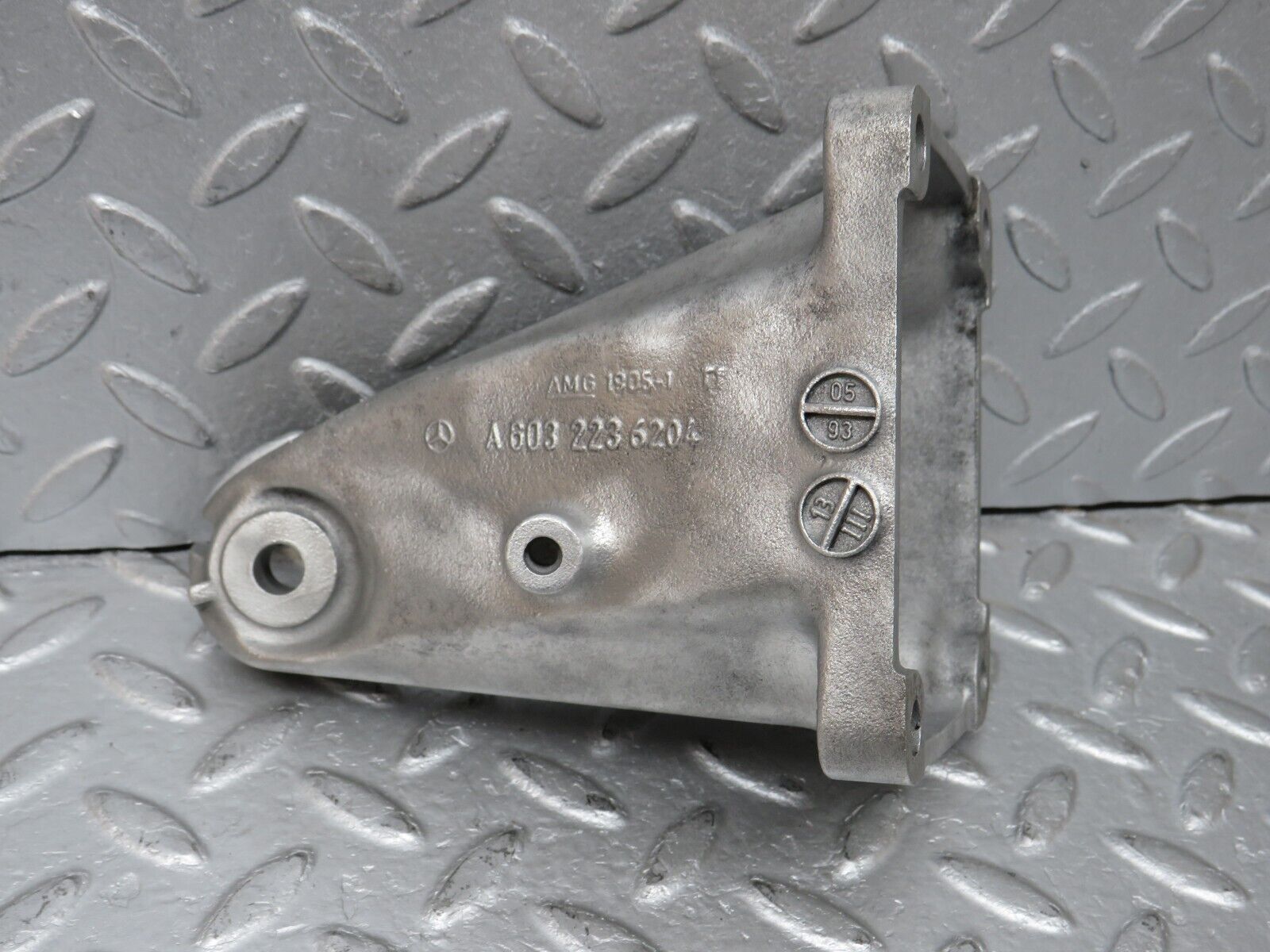 38123 Mercedes-Benz A124 320E Cabriolet Engine Mount Bracket Right 6032236204