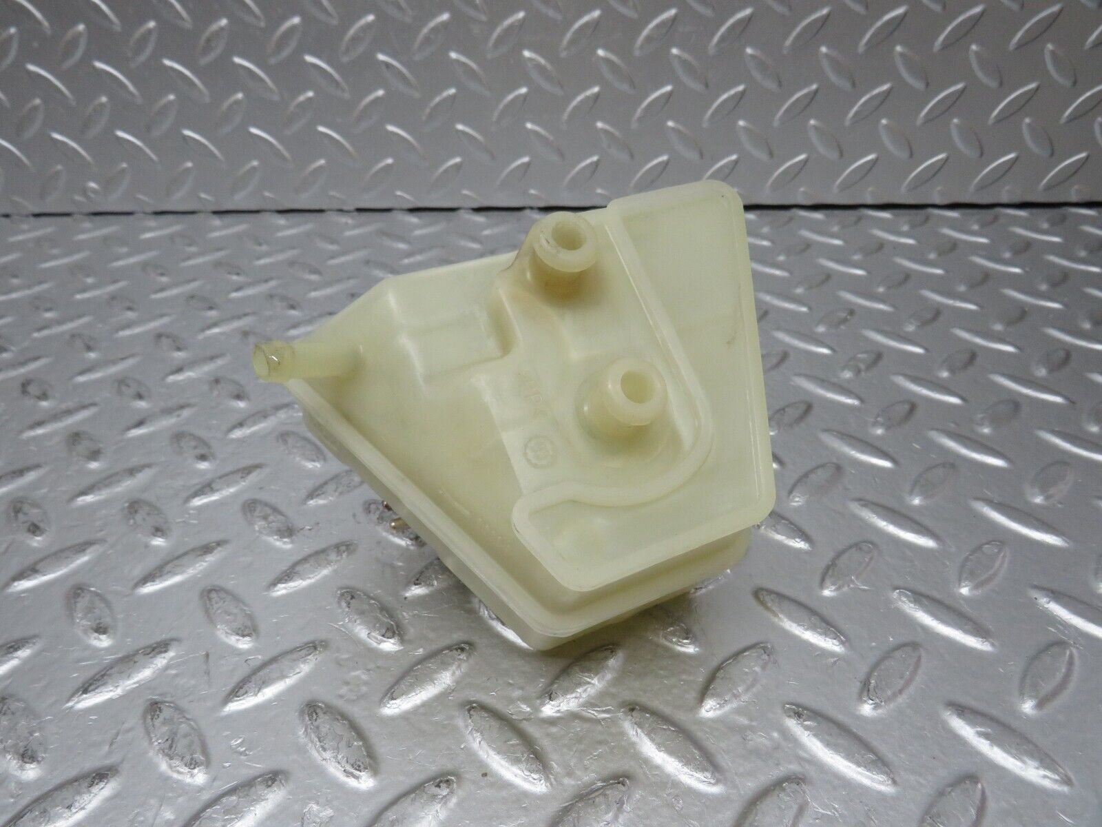 31309 Mercedes-Benz S124 220TE Brake Fluid Reservoir Tank 2024300002