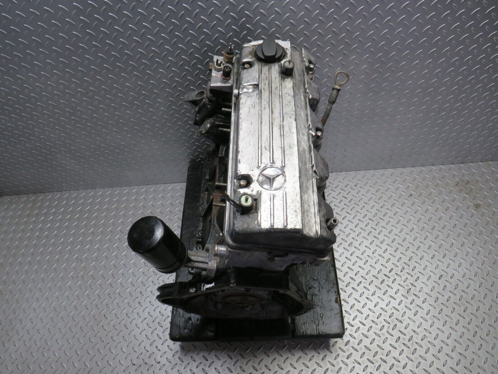 30570 Mercedes-Benz W124 230E Complete Engine 1020113501 M102.982