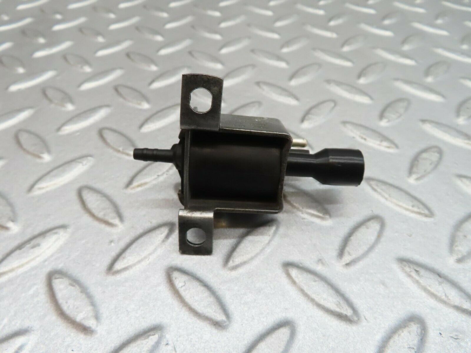 12189 Mercedes-Benz R129 300SL Coupe Vacuum Control Valve Pierburg 0015407097