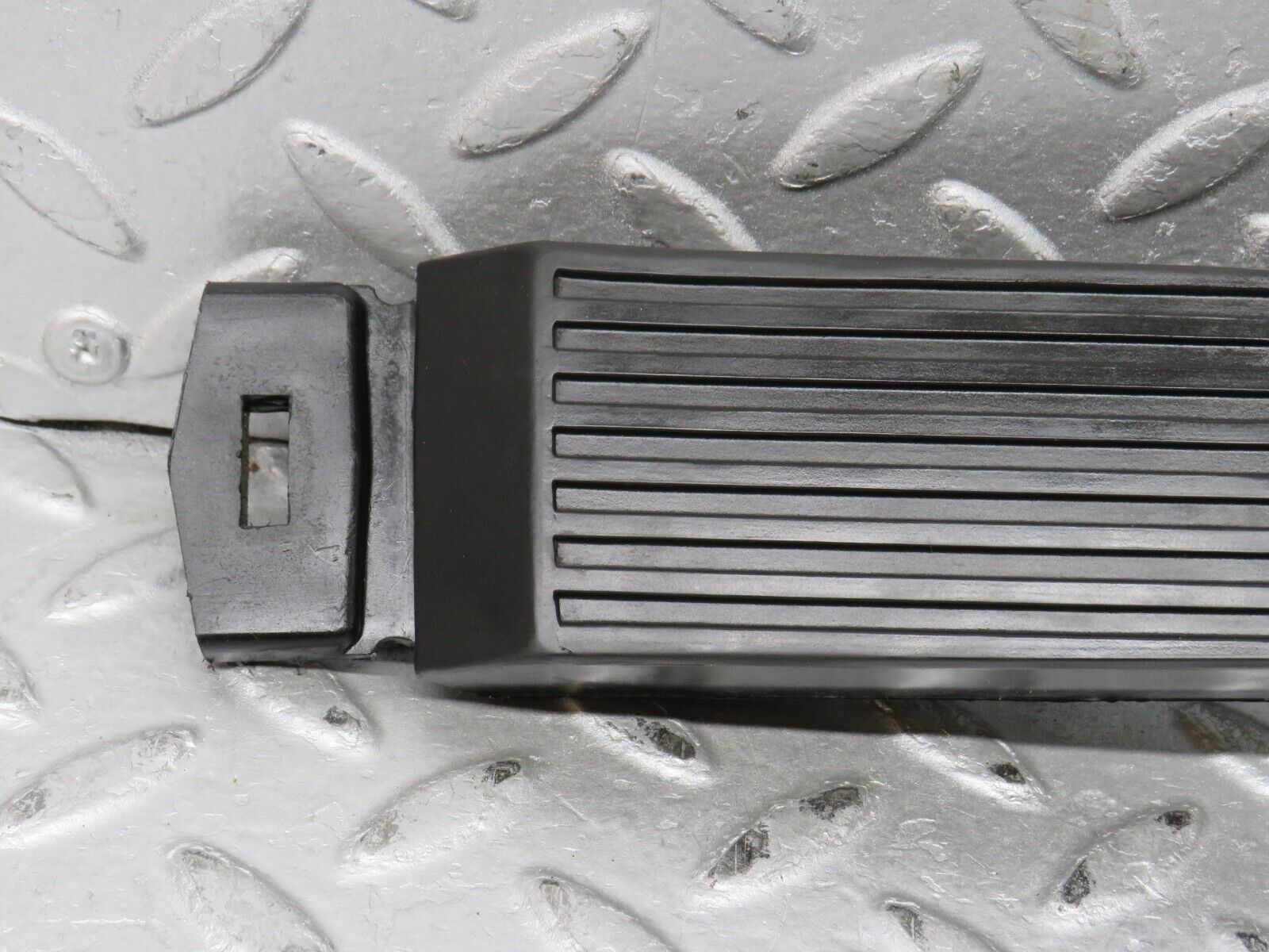 37940 Mercedes-Benz A124 320E Cabriolet Accelerator Pedal With Rubber 1263000504 1233010082