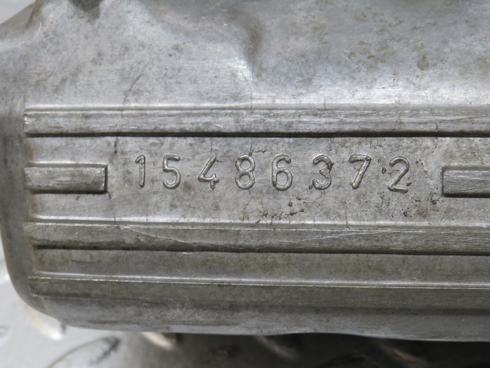 34536 Mercedes-Benz C126 380SEC Cylinder Head Valve Cover Right 1170160105