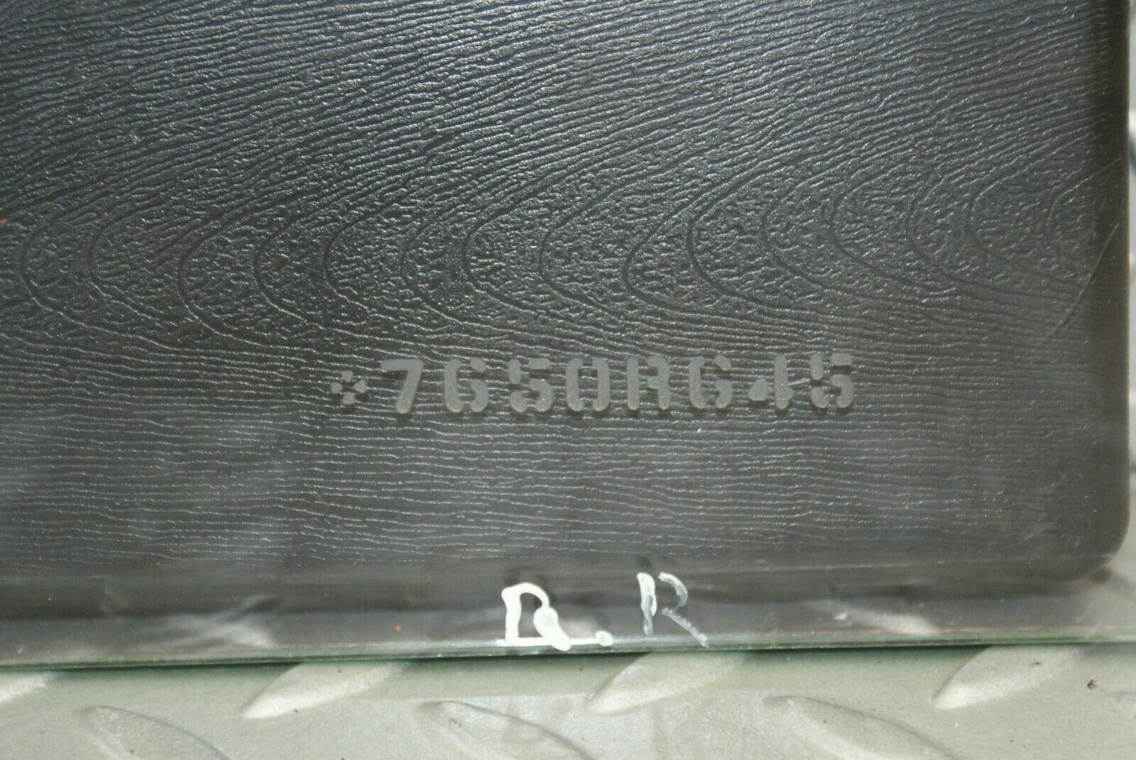 3099 Mercedes-Benz W115 220D Rear Right Quarter Glass